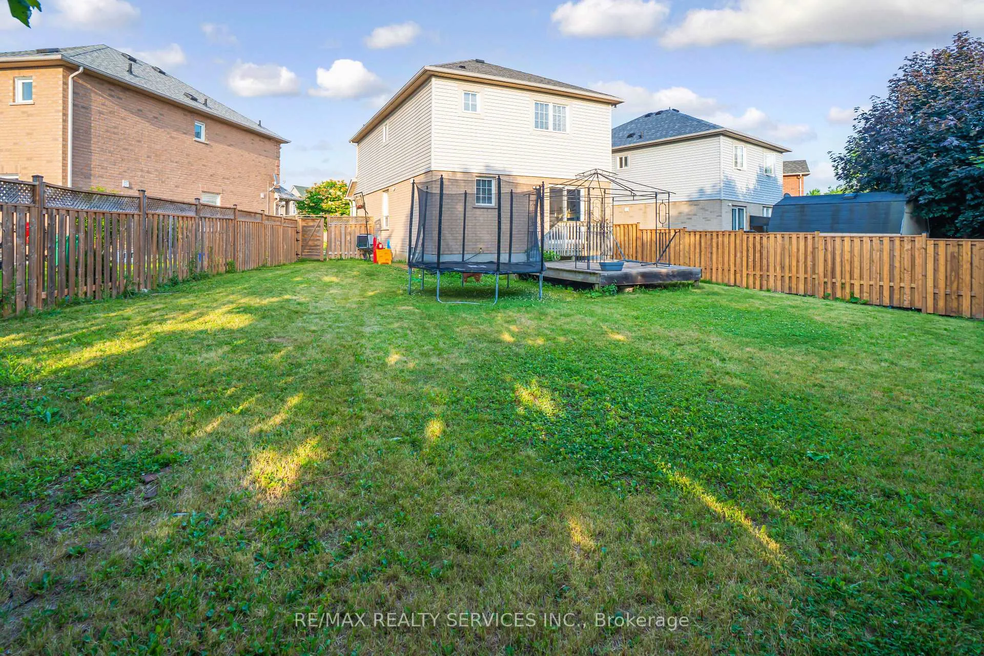 Photo 35 of 46 Oakmeadow Drive, Brampton, Fletcher's Meadow — HOMEH