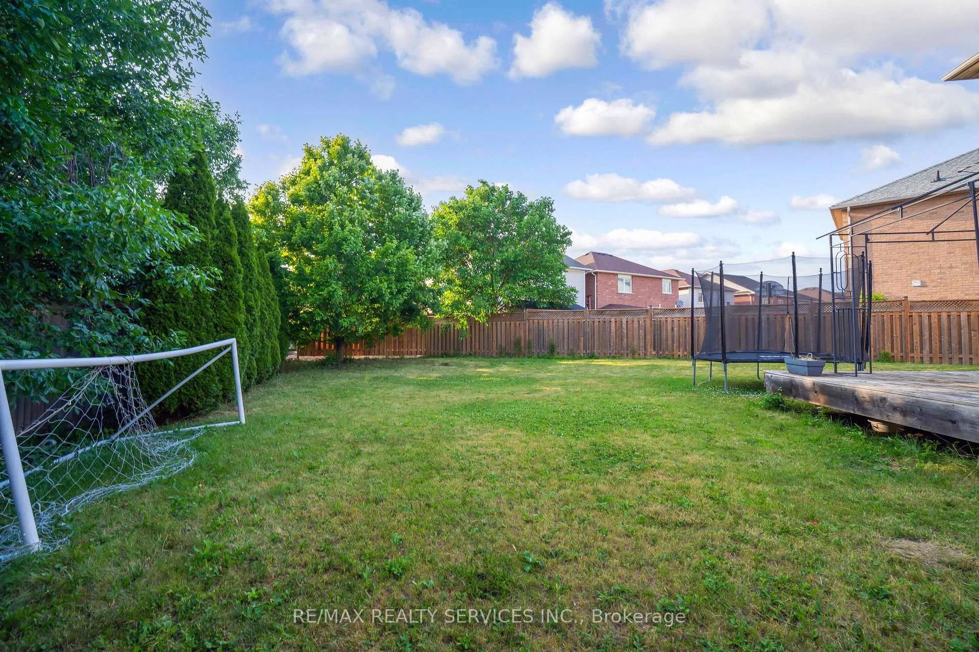 Photo 37 of 46 Oakmeadow Drive, Brampton, Fletcher's Meadow — HOMEH