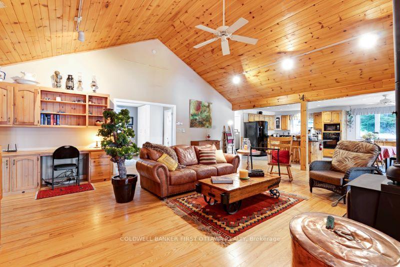 Photo 9 of 1215 Krings Lane, Frontenac, Frontenac North — HOMEH