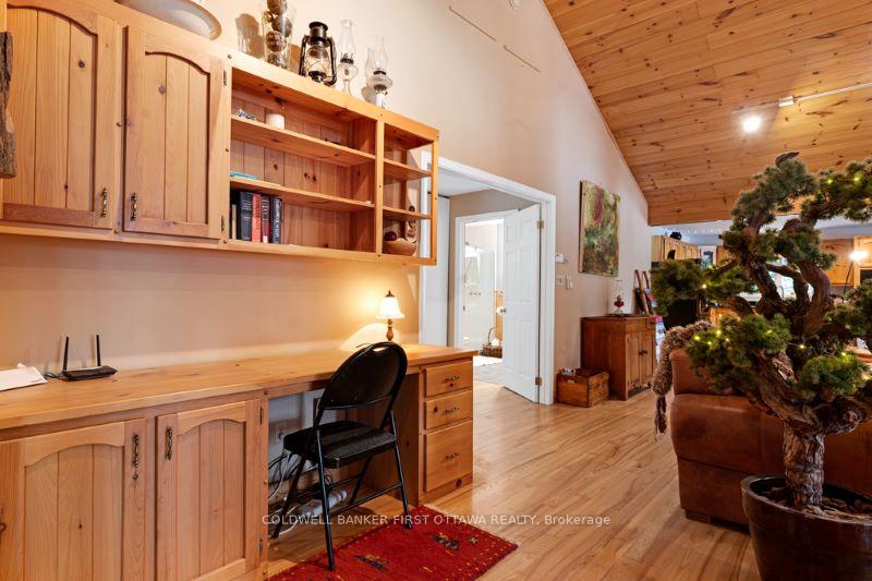 Photo 10 of 1215 Krings Lane, Frontenac, Frontenac North — HOMEH
