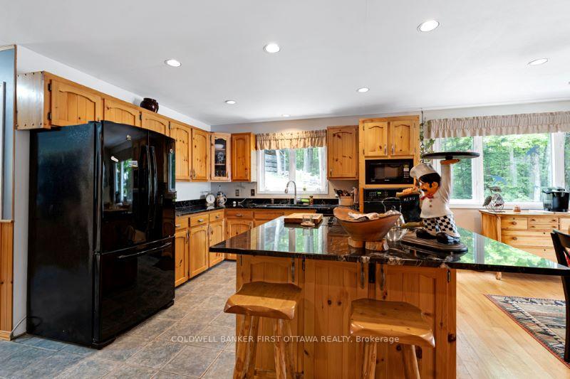 Photo 12 of 1215 Krings Lane, Frontenac, Frontenac North — HOMEH
