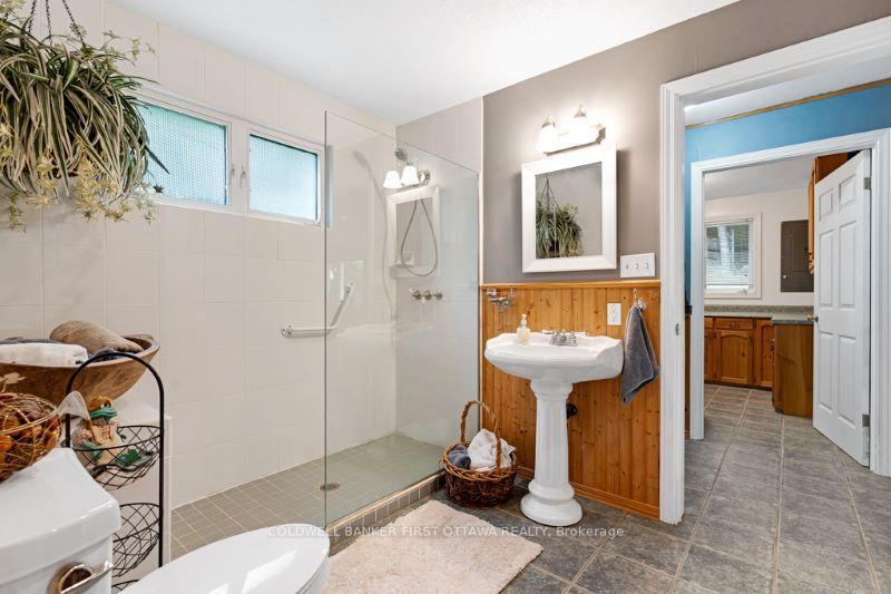Photo 21 of 1215 Krings Lane, Frontenac, Frontenac North — HOMEH
