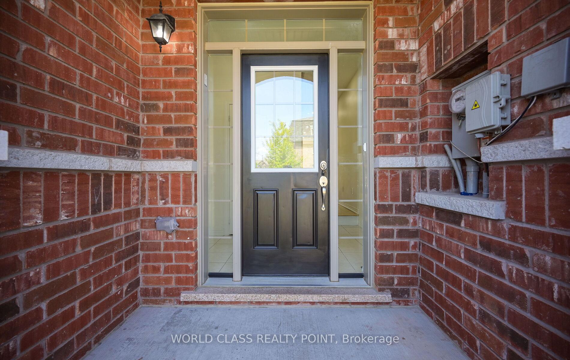 Photo 7 of 6 Davenfield Circle, Brampton, Bram East — HOMEH