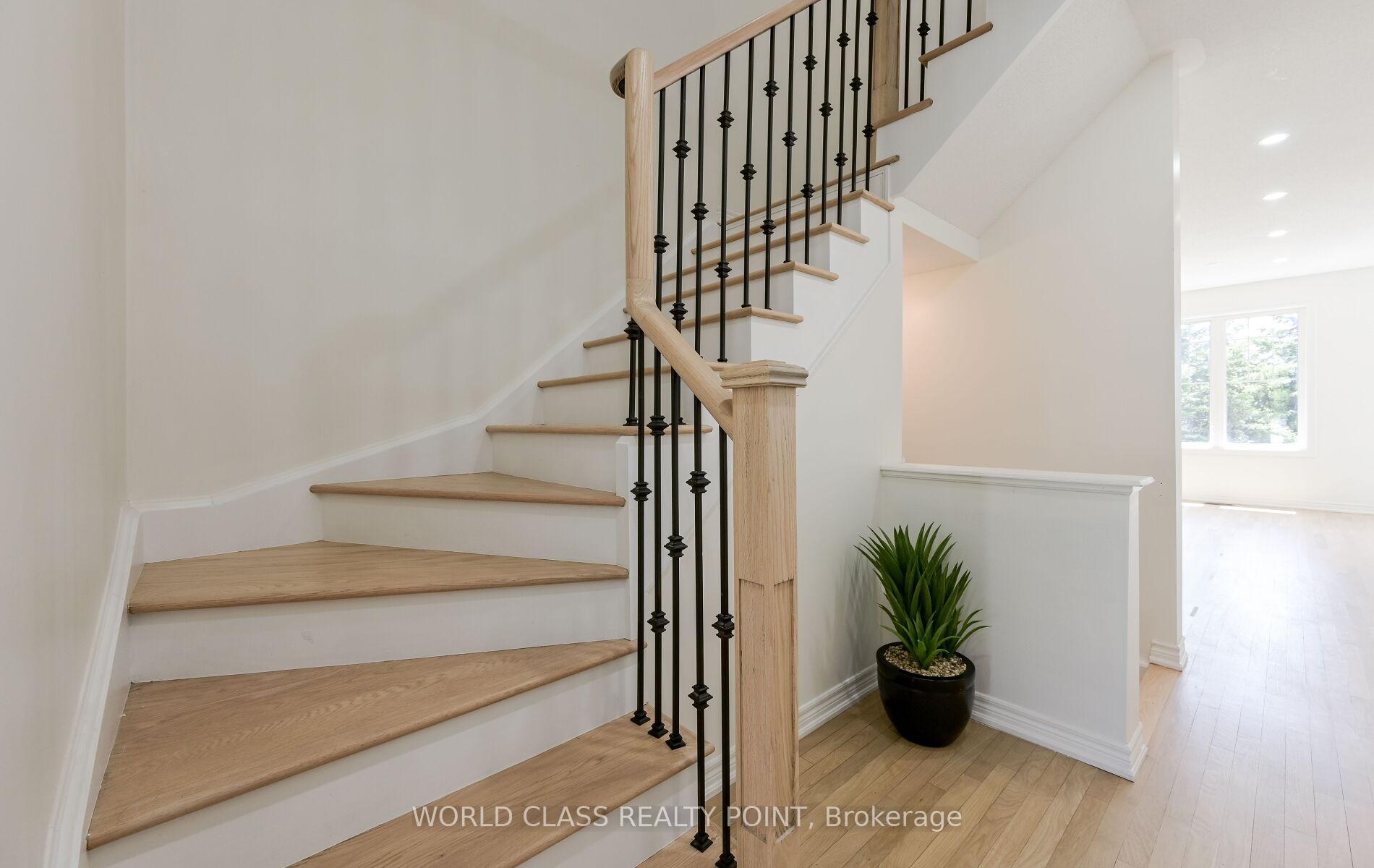 Photo 13 of 6 Davenfield Circle, Brampton, Bram East — HOMEH
