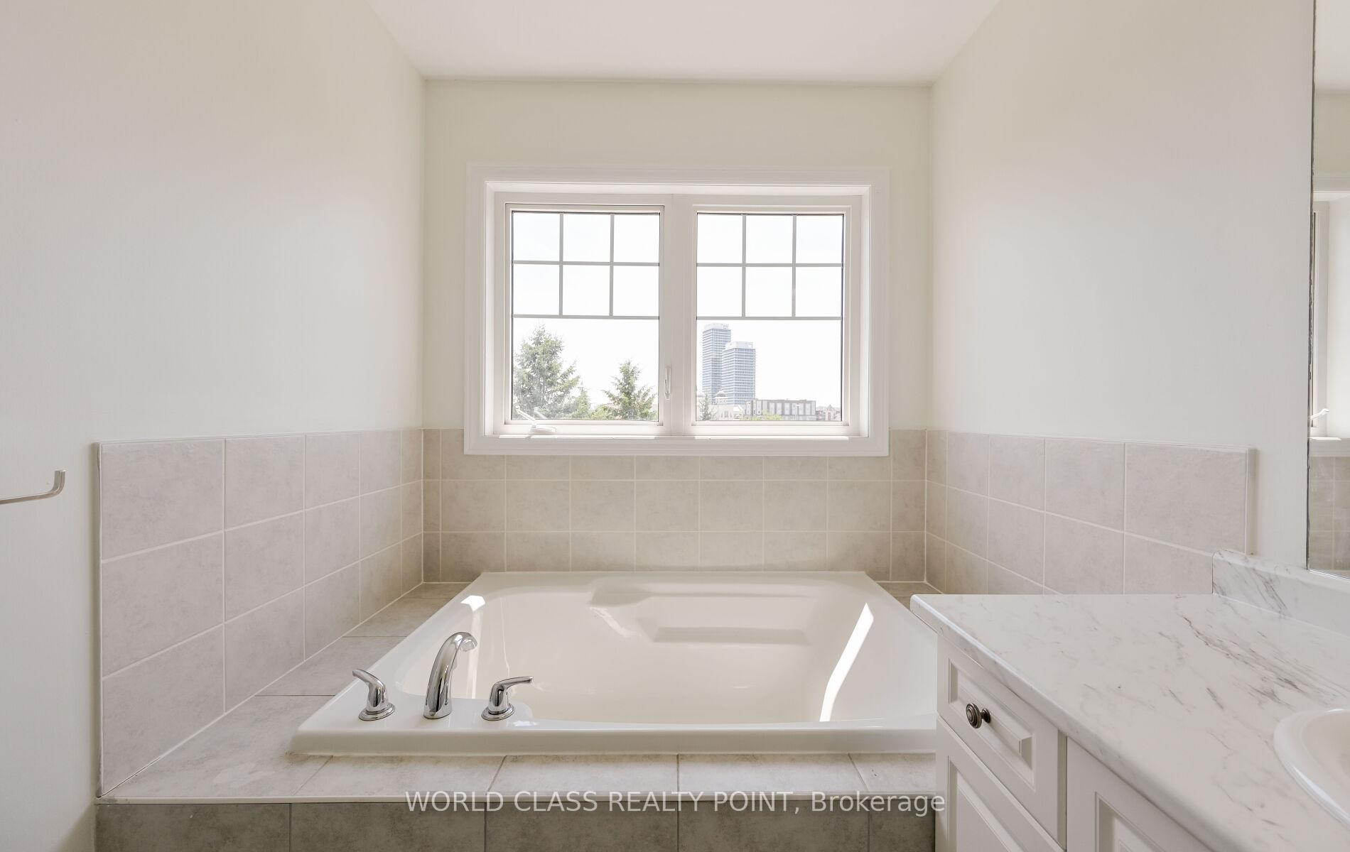 Photo 9 of 6 Davenfield Circle, Brampton, Bram East — HOMEH