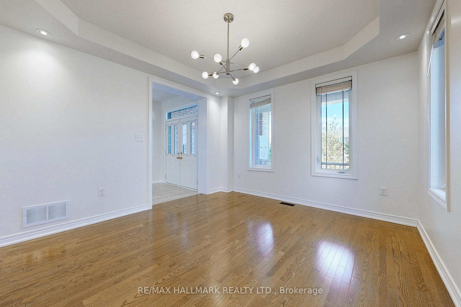 Photo 2 of 41 Mackenzie Court, Georgina, Keswick North — HOMEH