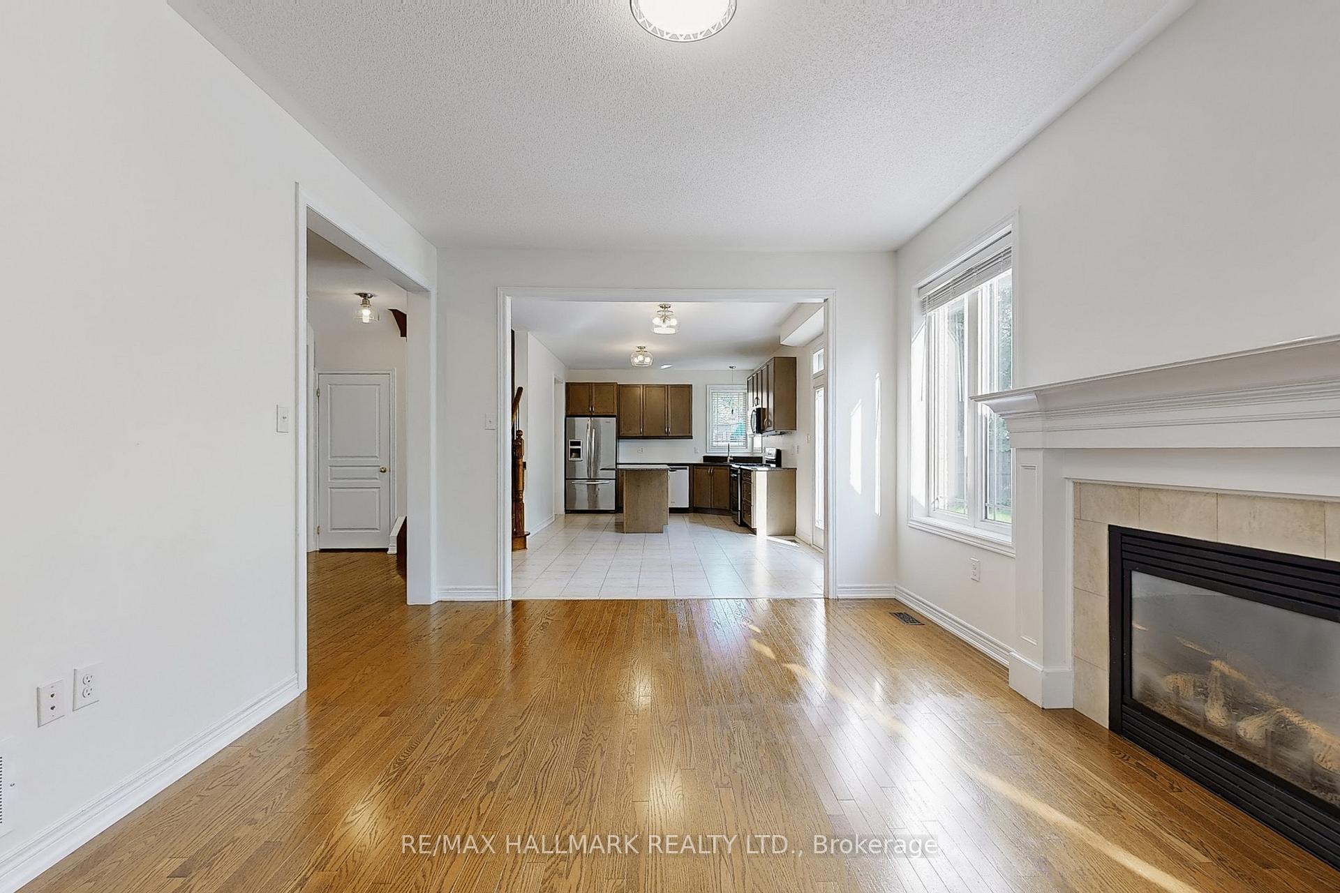 Photo 8 of 41 Mackenzie Court, Georgina, Keswick North — HOMEH