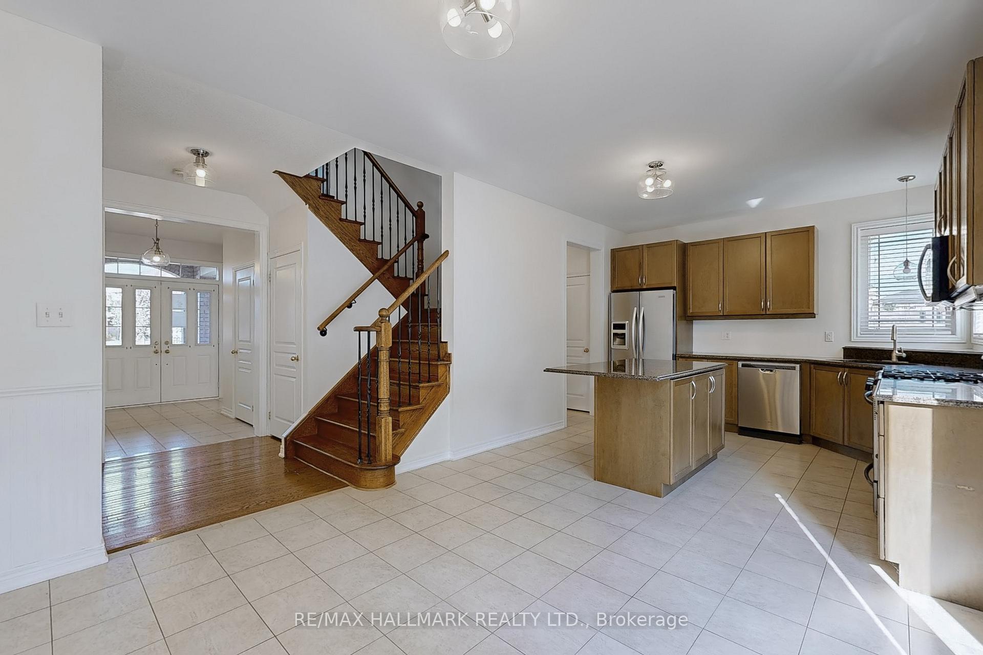 Photo 10 of 41 Mackenzie Court, Georgina, Keswick North — HOMEH