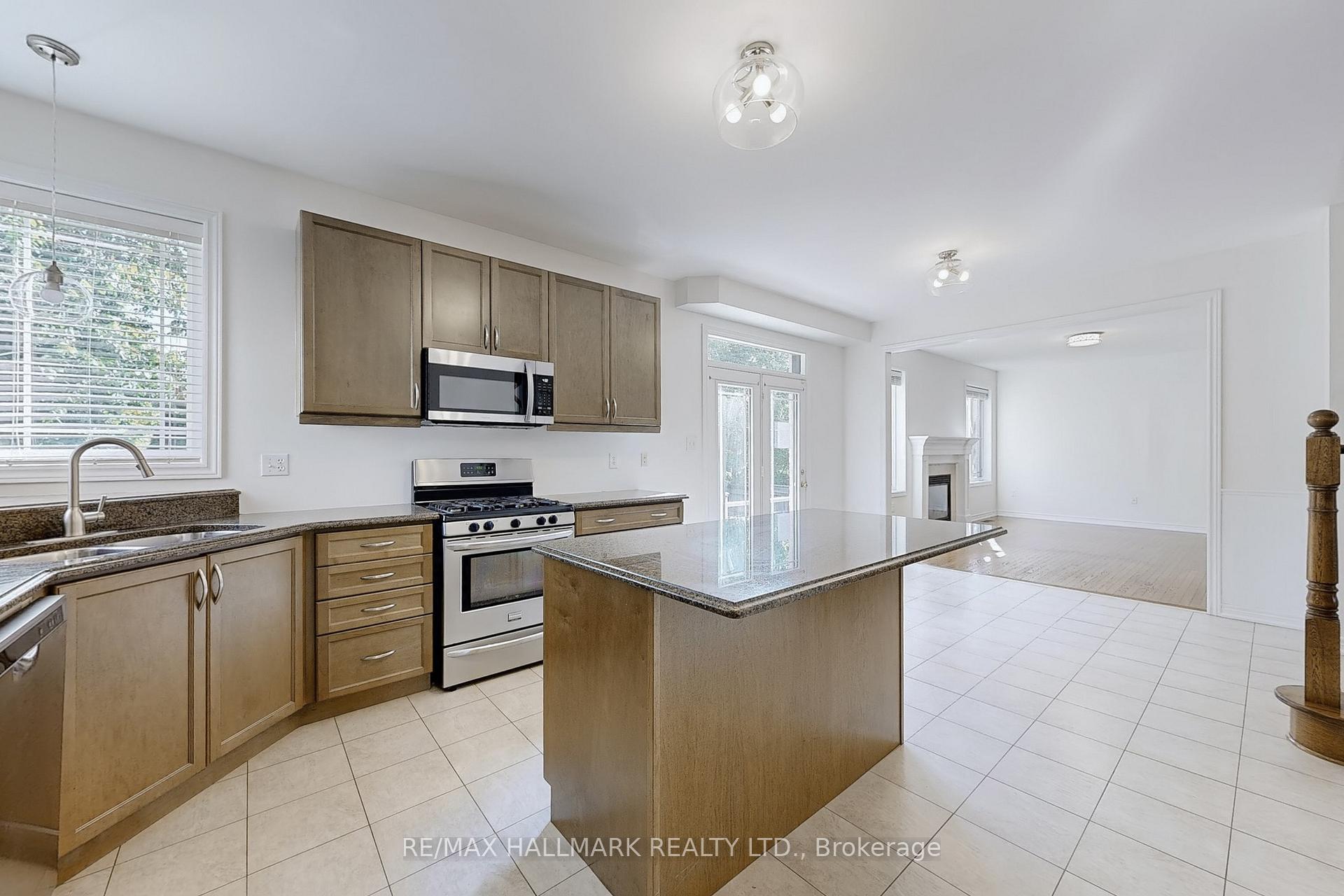 Photo 11 of 41 Mackenzie Court, Georgina, Keswick North — HOMEH