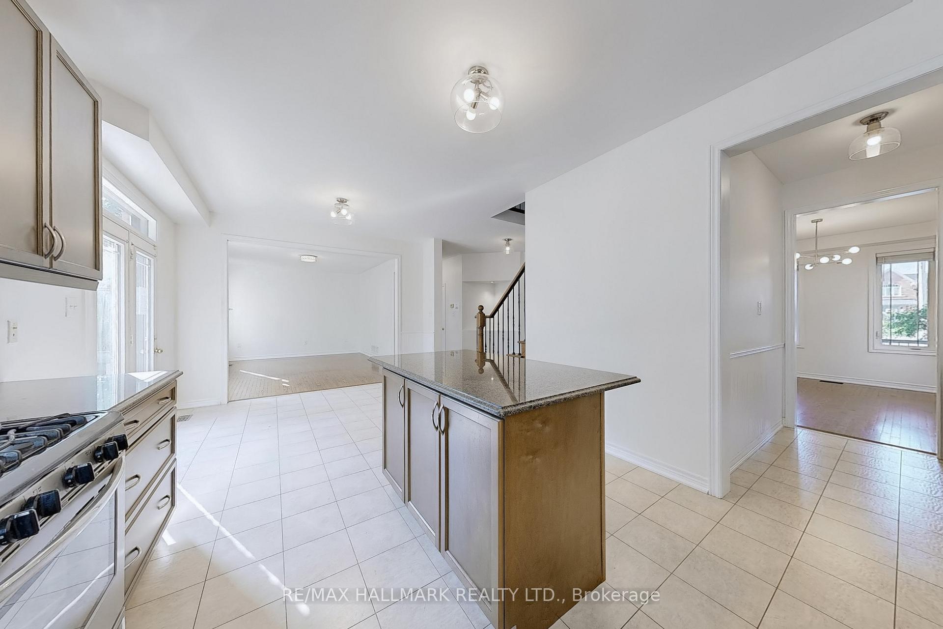 Photo 12 of 41 Mackenzie Court, Georgina, Keswick North — HOMEH