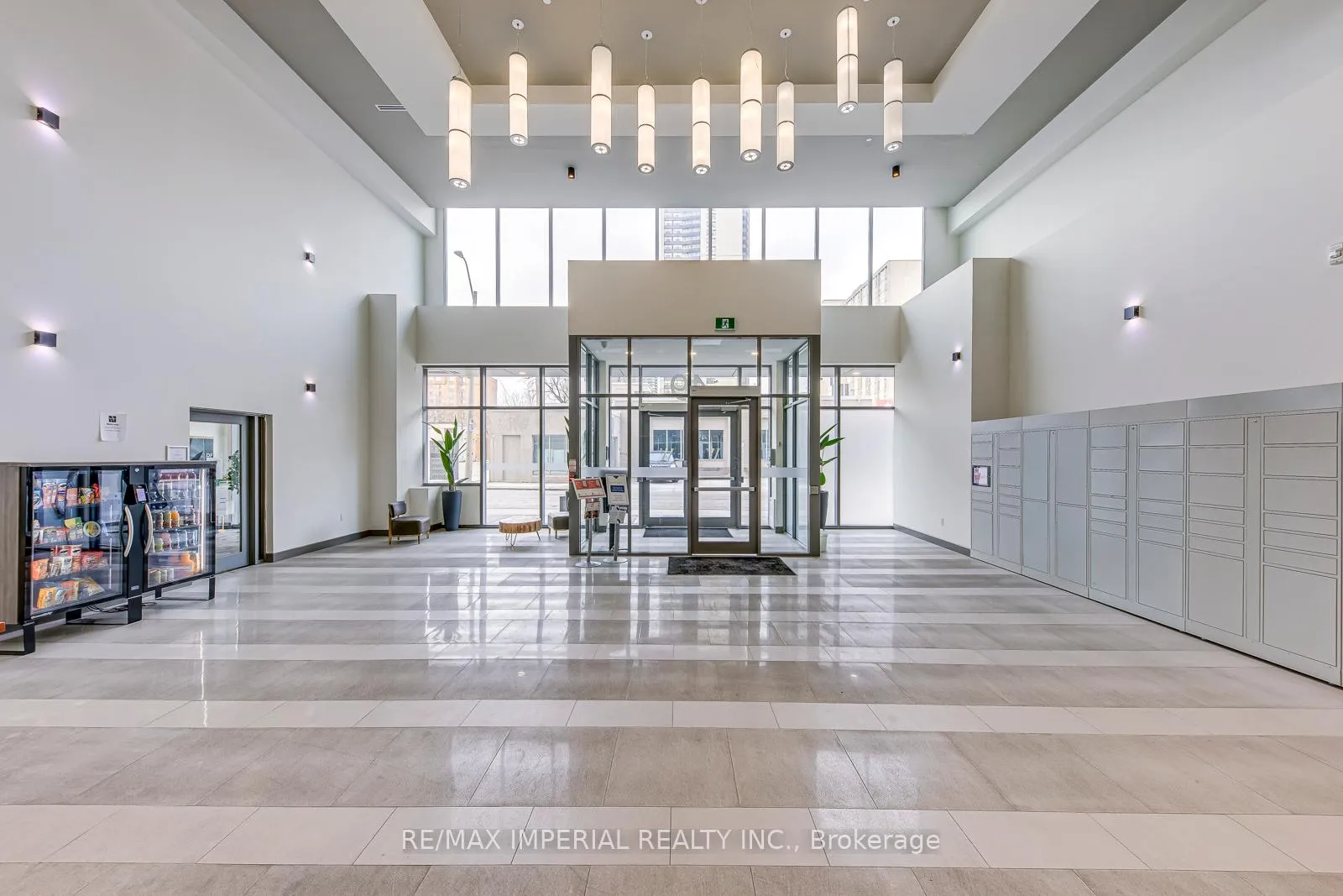 Photo 5 of Unit 1803, 49 Walnut Street S, Hamilton, Corktown — HOMEH