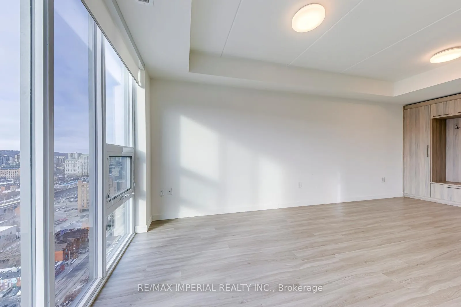 Photo 19 of Unit 1803, 49 Walnut Street S, Hamilton, Corktown — HOMEH