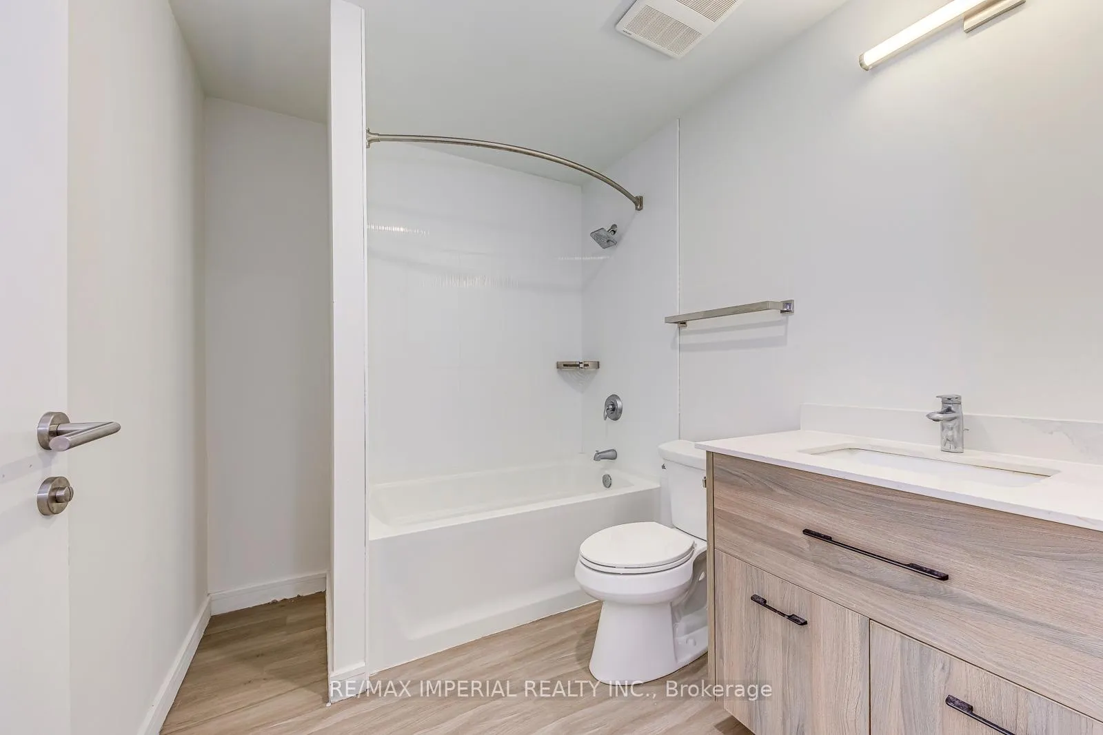 Photo 21 of Unit 1803, 49 Walnut Street S, Hamilton, Corktown — HOMEH