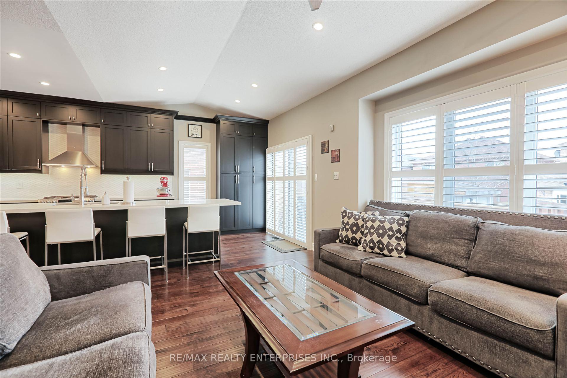 Photo 7 of 53 Gray Park Drive, Caledon, Bolton West — HOMEH