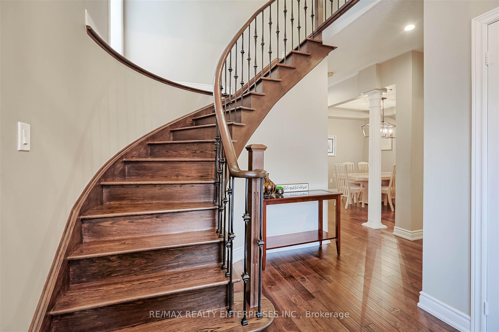 Photo 11 of 53 Gray Park Drive, Caledon, Bolton West — HOMEH