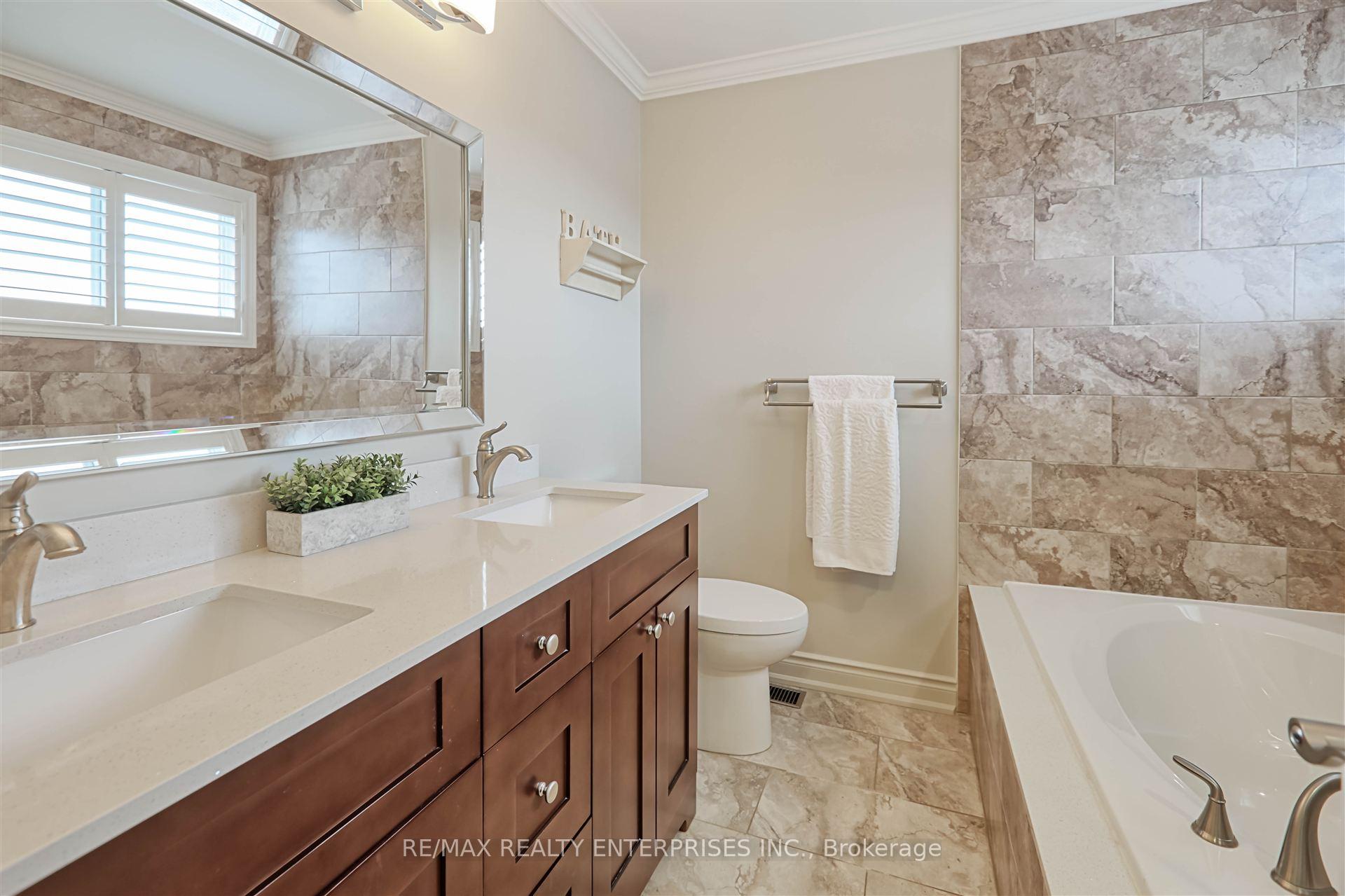 Photo 13 of 53 Gray Park Drive, Caledon, Bolton West — HOMEH