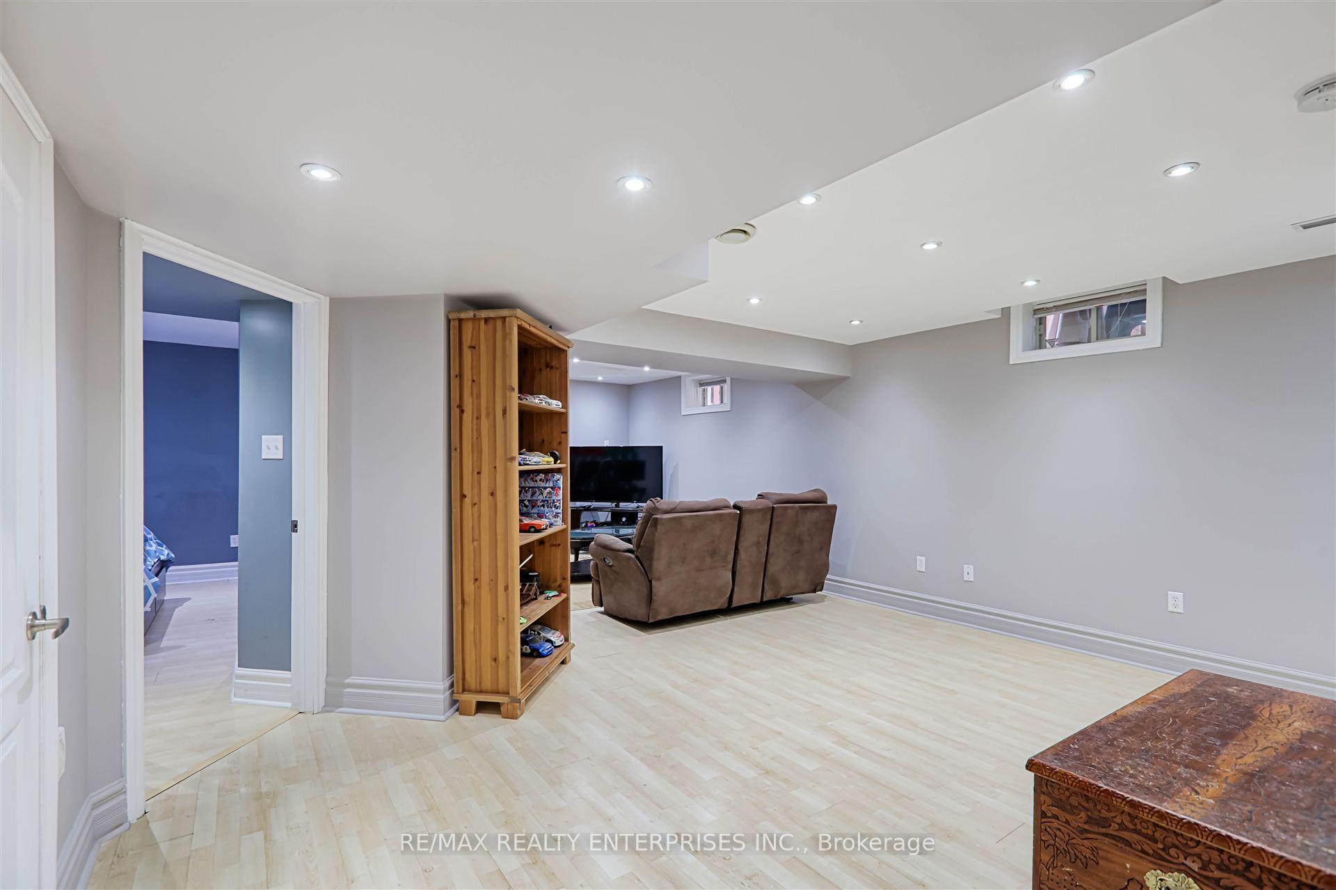 Photo 18 of 53 Gray Park Drive, Caledon, Bolton West — HOMEH