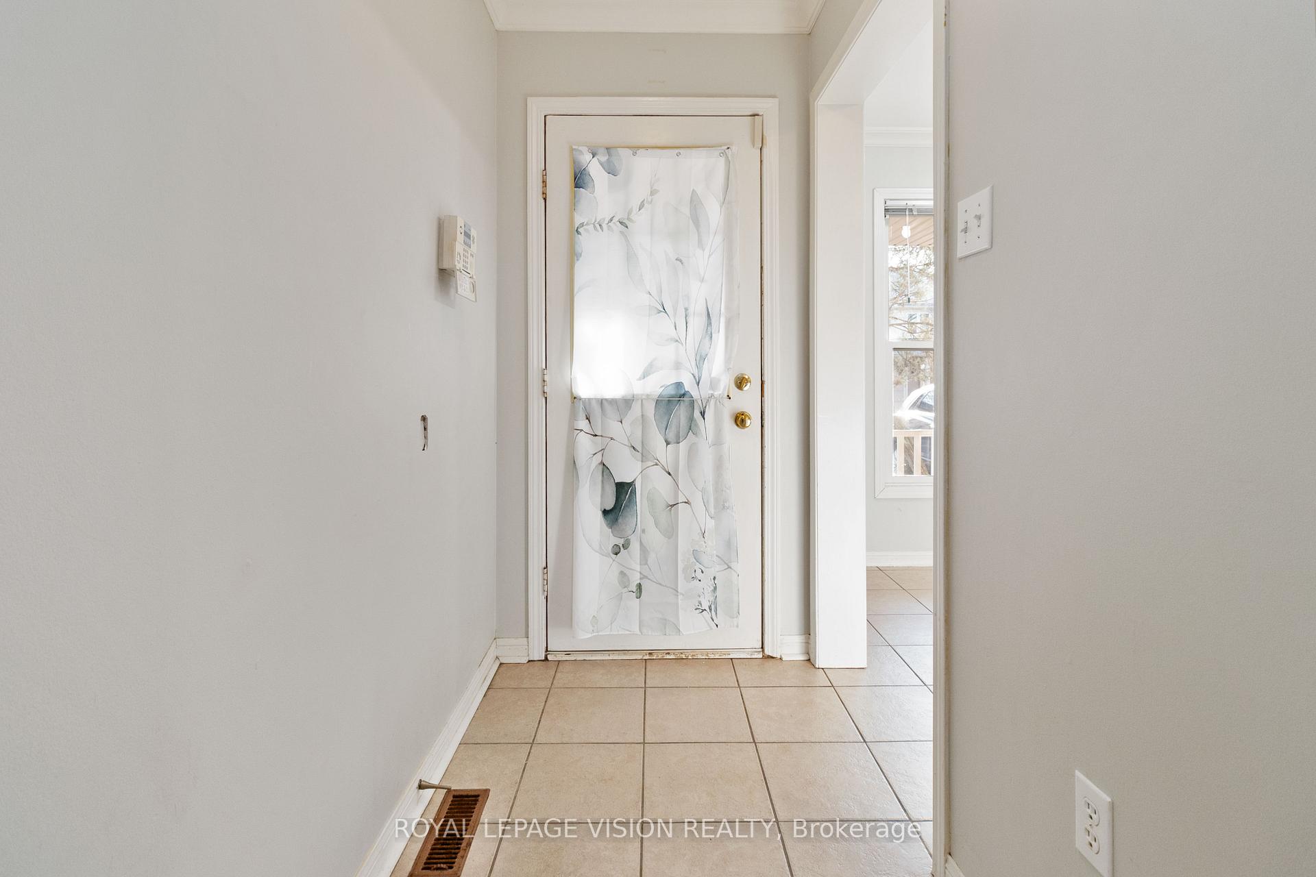 Photo 4 of 5141 Brada Crescent, Burlington, Orchard — HOMEH