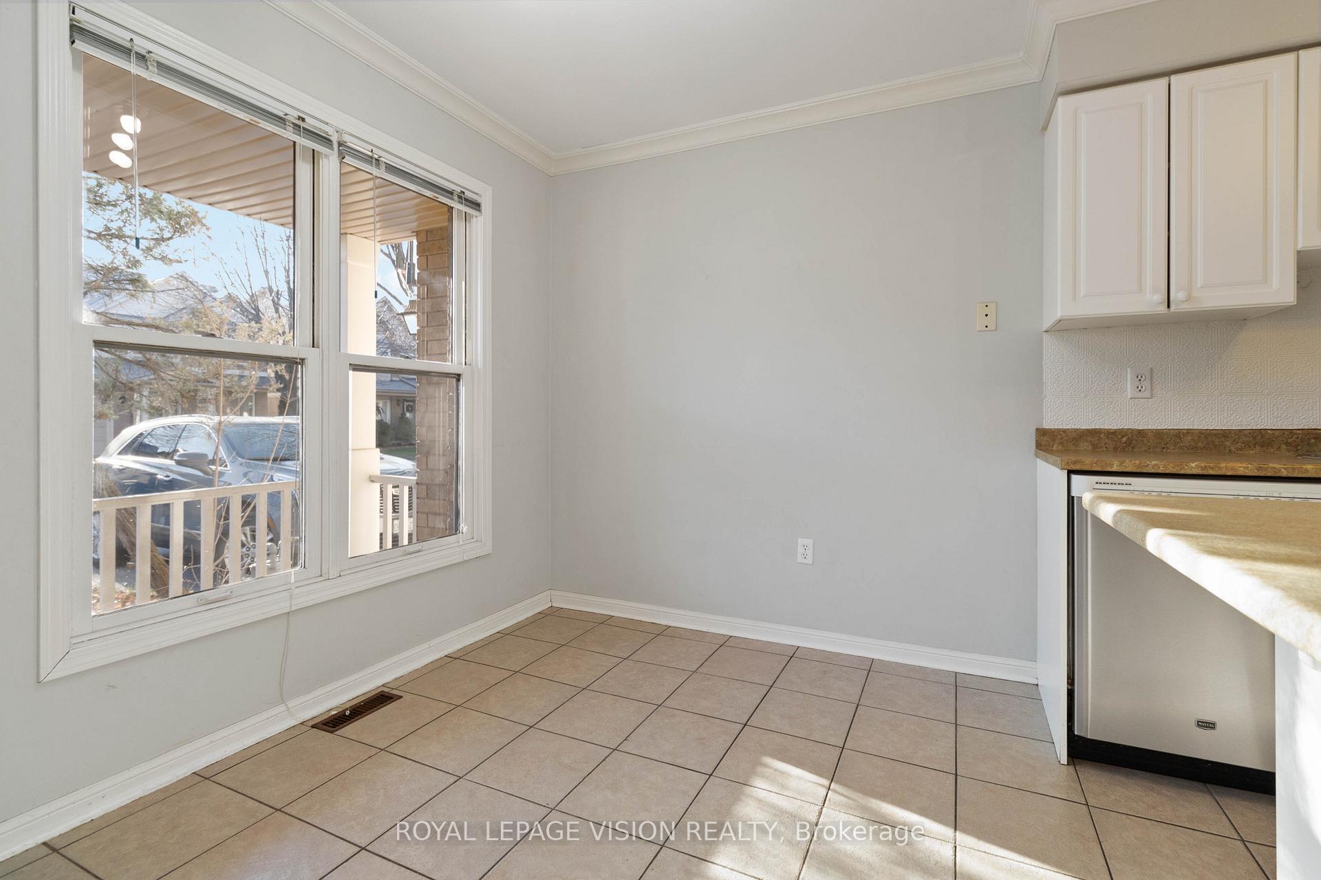 Photo 5 of 5141 Brada Crescent, Burlington, Orchard — HOMEH