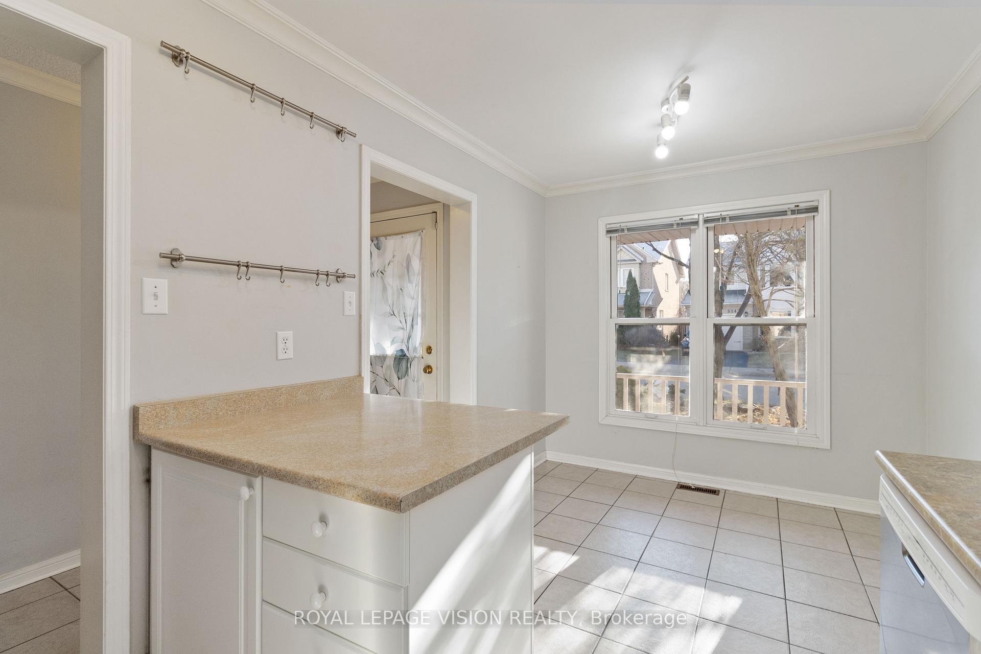 Photo 8 of 5141 Brada Crescent, Burlington, Orchard — HOMEH