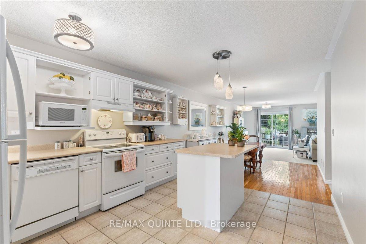 Photo 8 of 33 Alder Court, Belleville, Belleville Ward — HOMEH