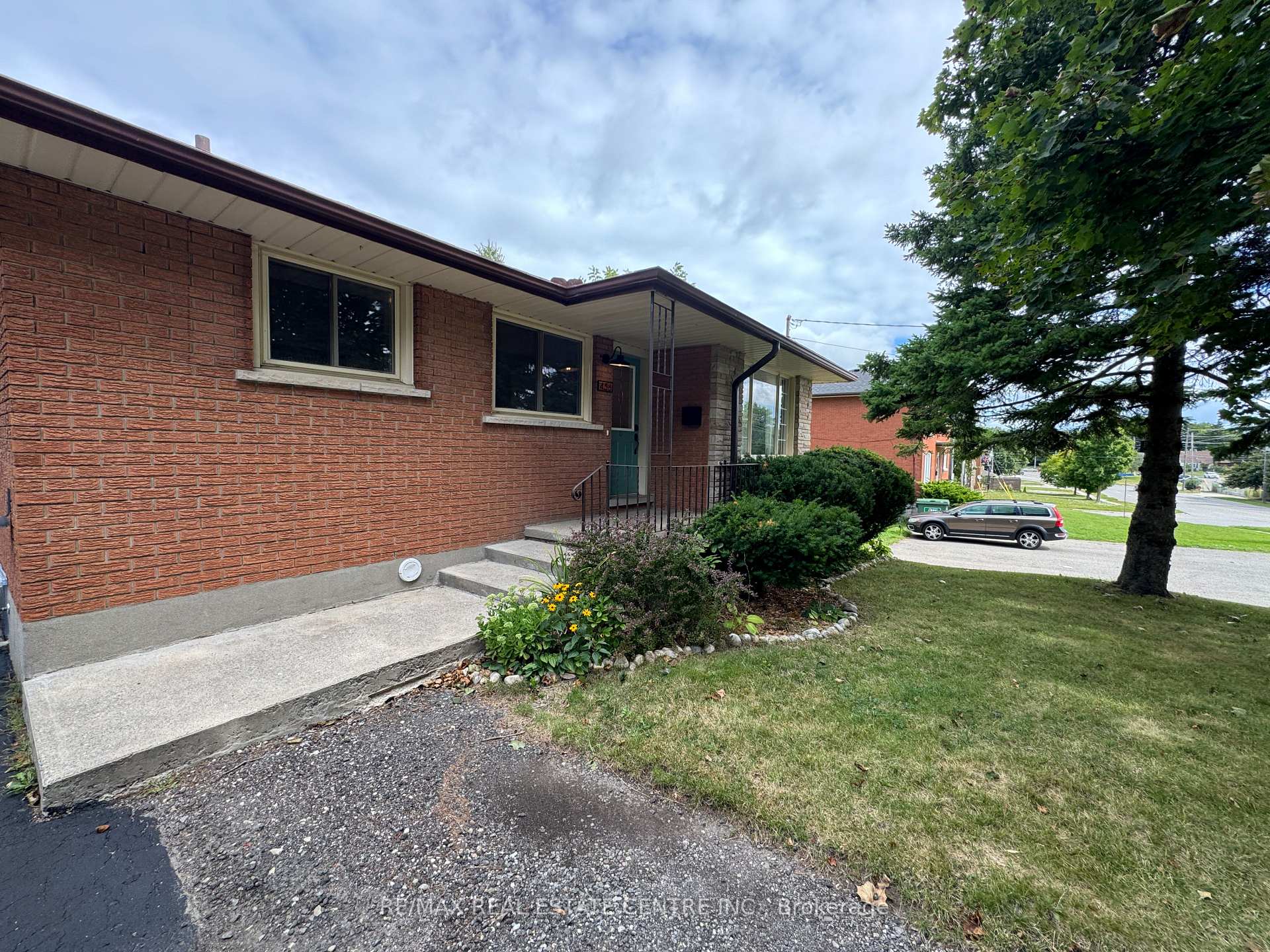 Photo 4 of Unit Main, 456 Speedvale ( Main ) Avenue E, Guelph, Riverside Park — HOMEH