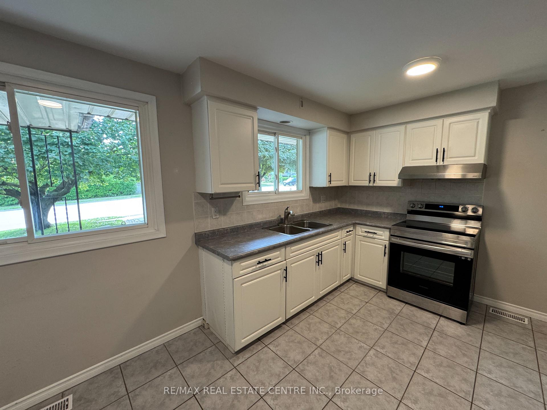 Photo 11 of Unit Main, 456 Speedvale ( Main ) Avenue E, Guelph, Riverside Park — HOMEH