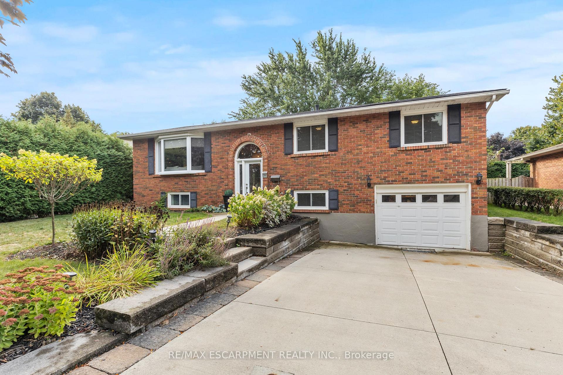 Photo 1 of 77 Debora Drive, Grimsby, Grimsby East — HOMEH