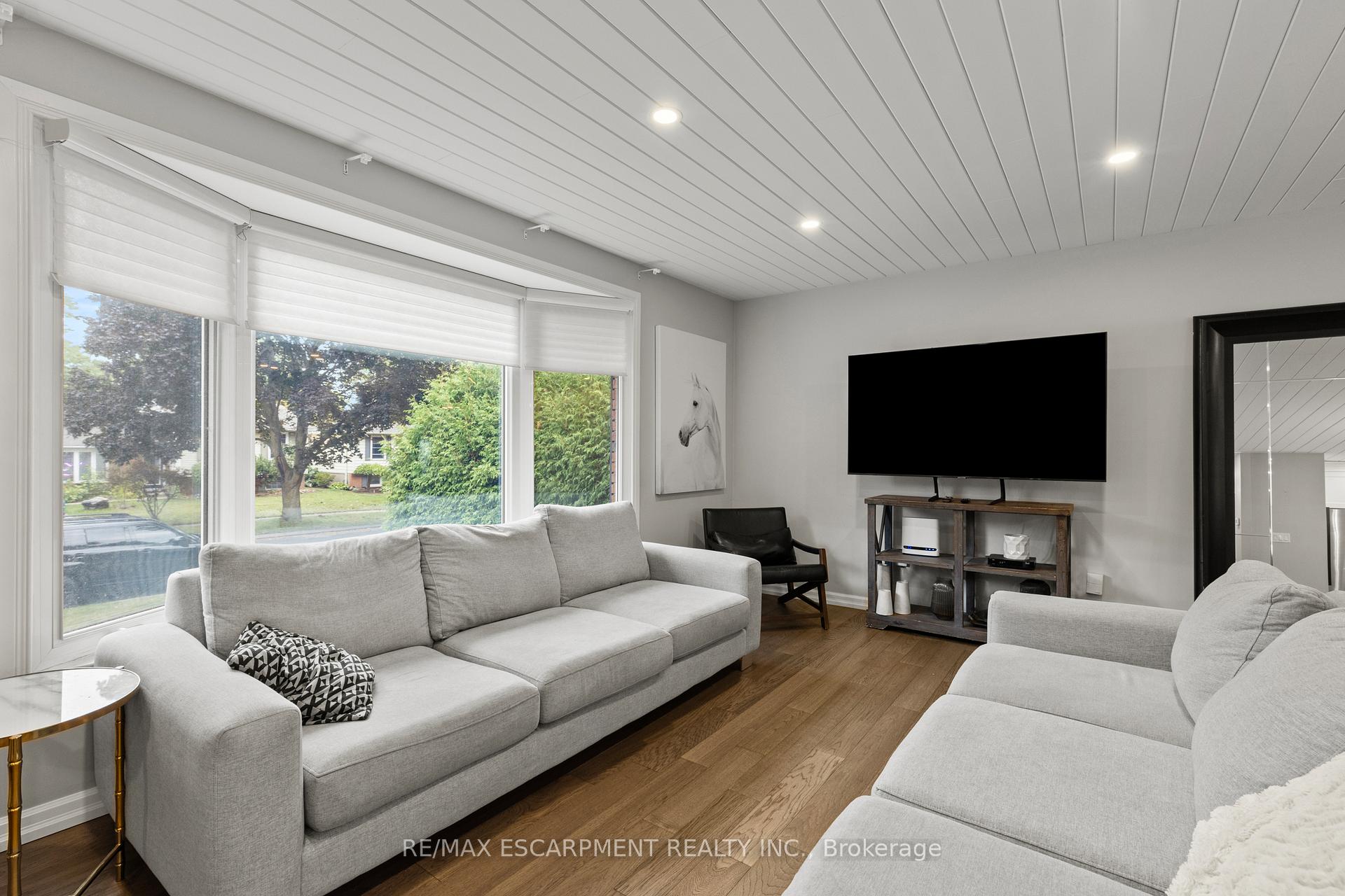 Photo 10 of 77 Debora Drive, Grimsby, Grimsby East — HOMEH