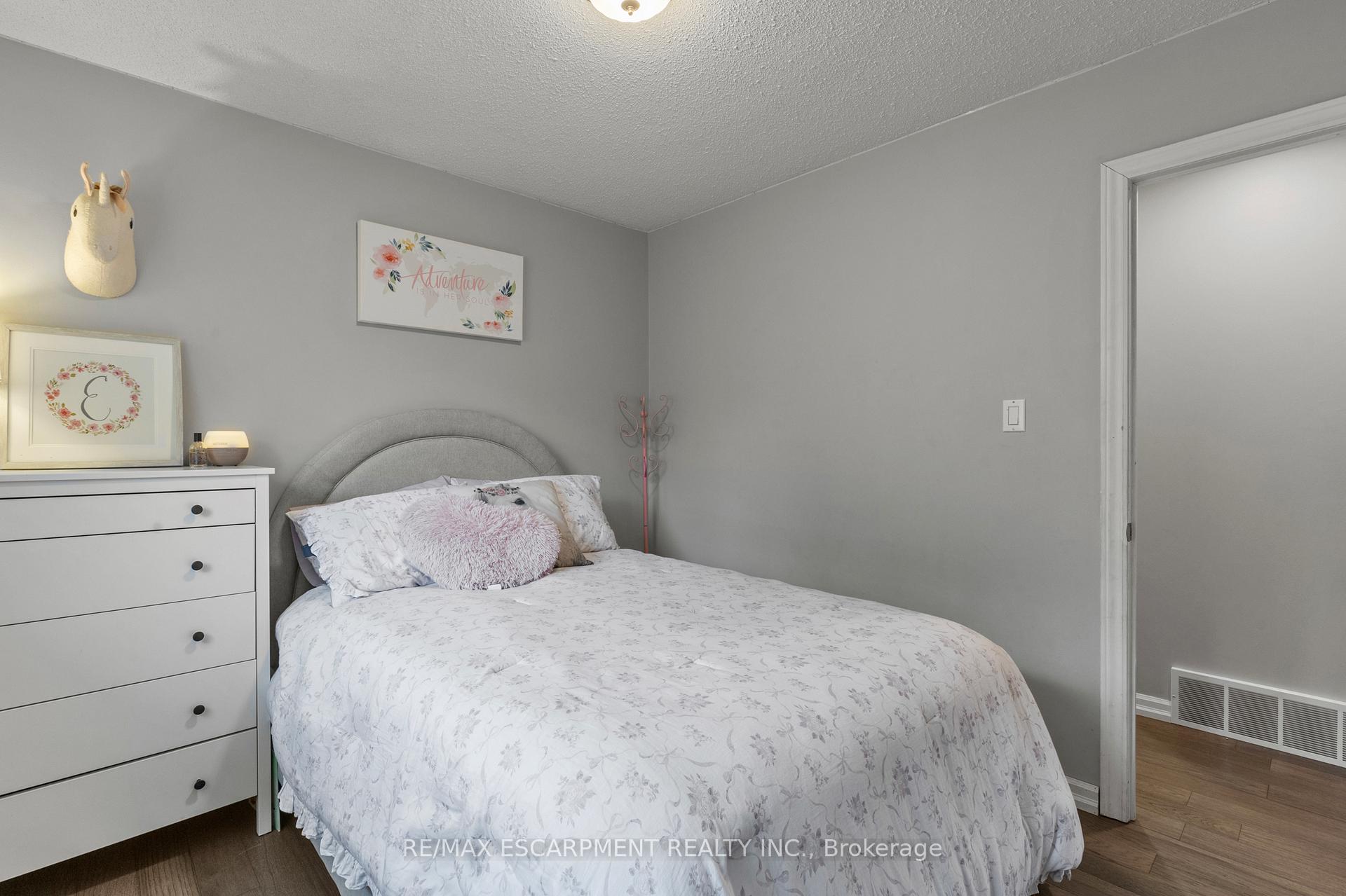 Photo 23 of 77 Debora Drive, Grimsby, Grimsby East — HOMEH