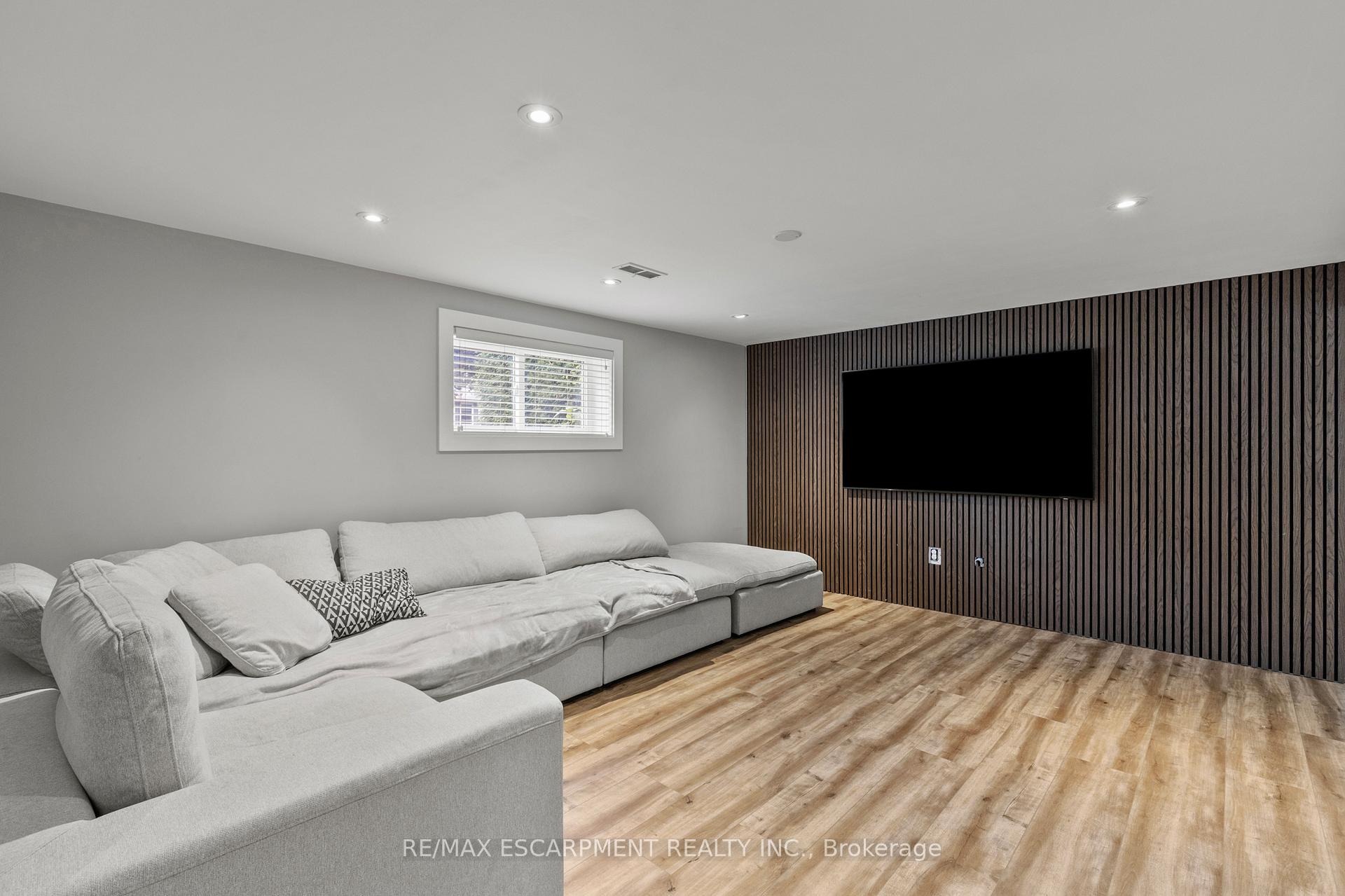 Photo 27 of 77 Debora Drive, Grimsby, Grimsby East — HOMEH