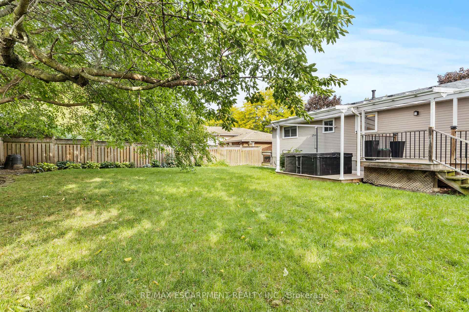 Photo 43 of 77 Debora Drive, Grimsby, Grimsby East — HOMEH