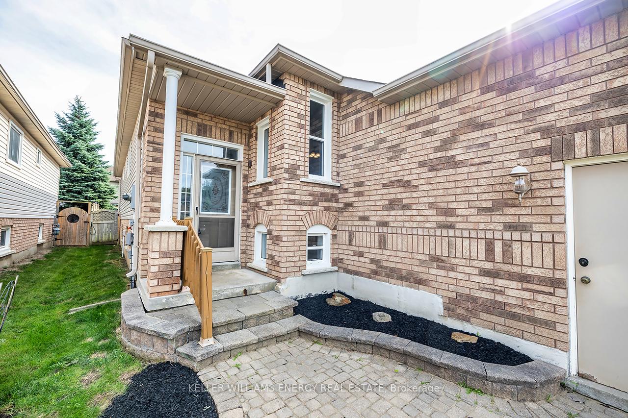 Photo 3 of 3 Willey Drive, Clarington, Bowmanville — HOMEH