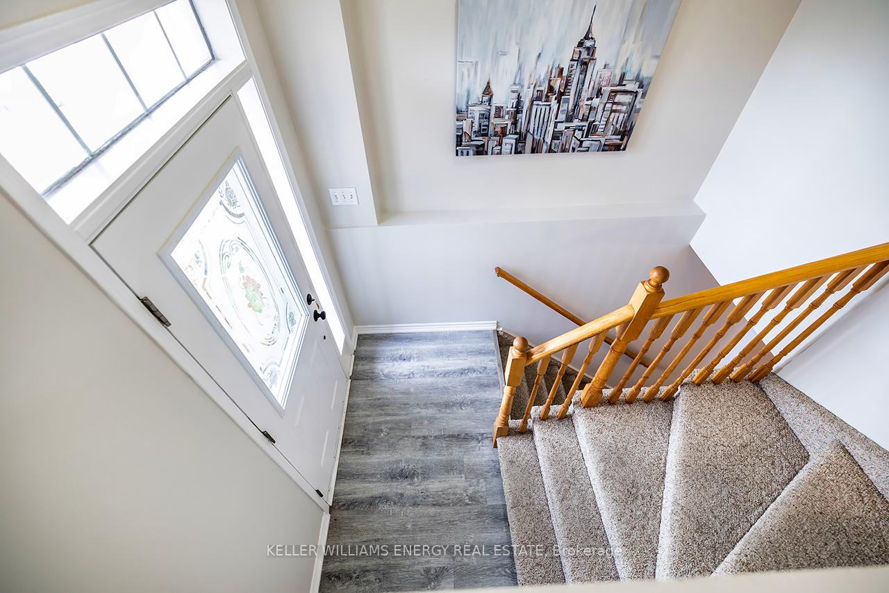 Photo 4 of 3 Willey Drive, Clarington, Bowmanville — HOMEH