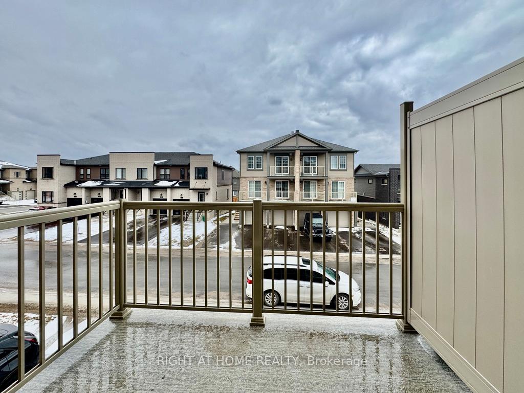 Photo 5 of 8 Hay Lane, Barrie, Rural Barrie Southeast — HOMEH