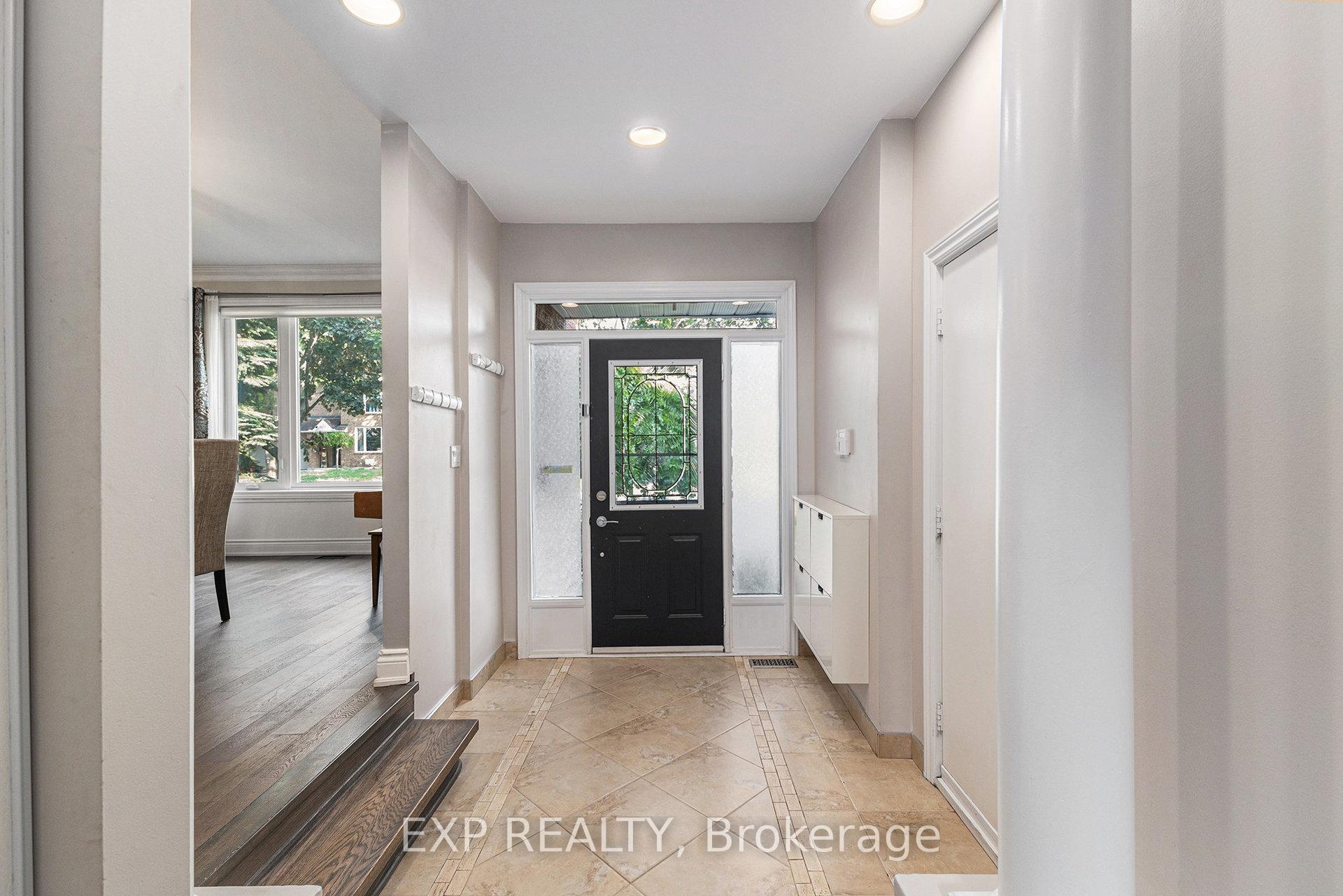 Photo 3 of 324 Stoneway Drive, Ottawa, Barrhaven East — HOMEH