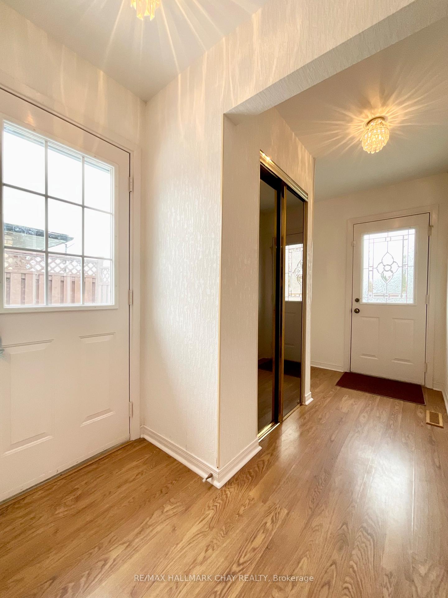 Photo 2 of 20 Earlsdale Crescent, Brampton, Southgate — HOMEH