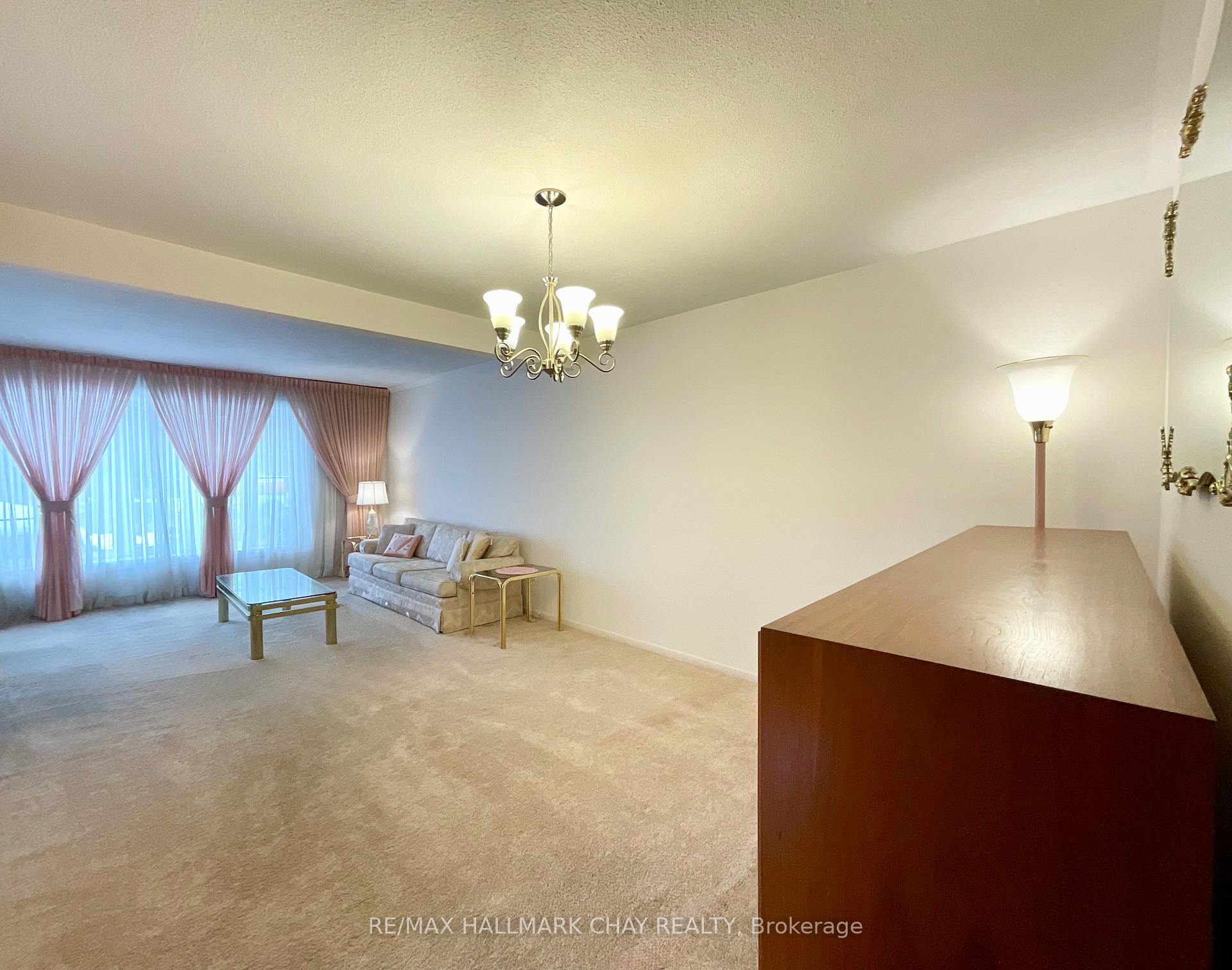Photo 4 of 20 Earlsdale Crescent, Brampton, Southgate — HOMEH