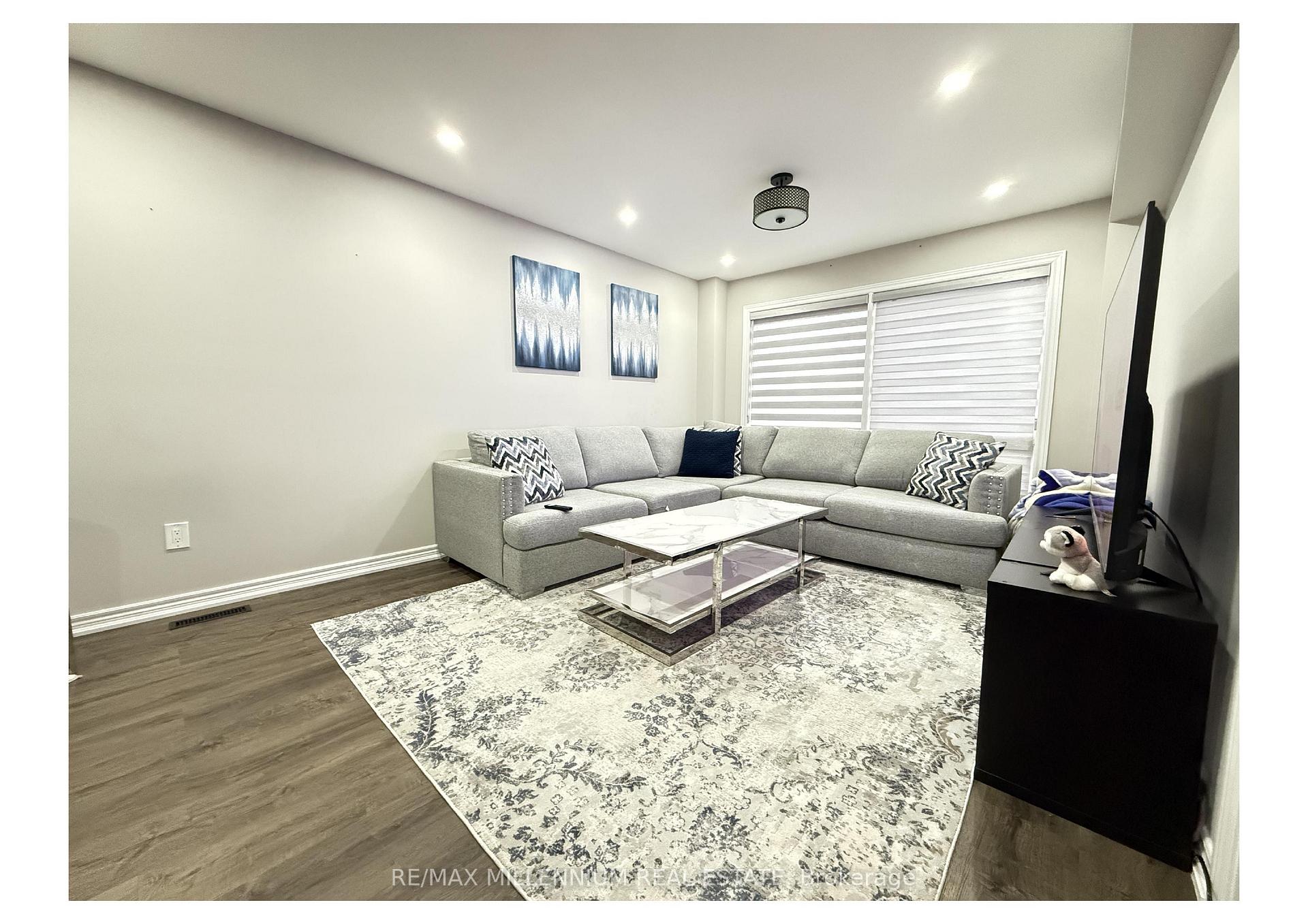Photo 5 of 77 Emily Carr Crescent, Caledon, Bolton West — HOMEH