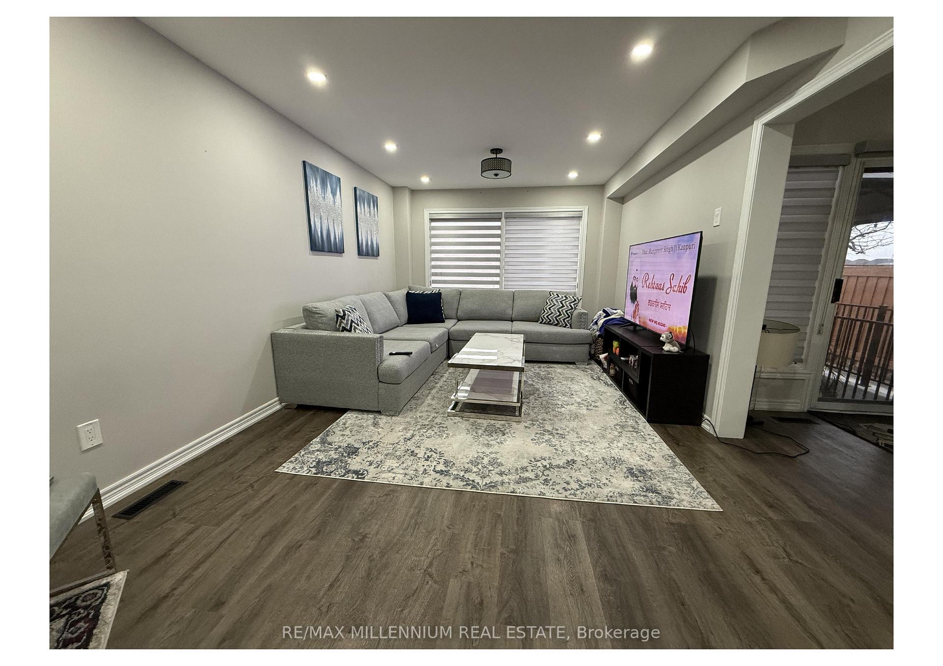 Photo 6 of 77 Emily Carr Crescent, Caledon, Bolton West — HOMEH
