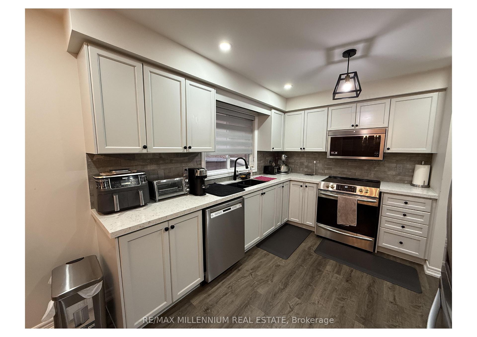 Photo 11 of 77 Emily Carr Crescent, Caledon, Bolton West — HOMEH