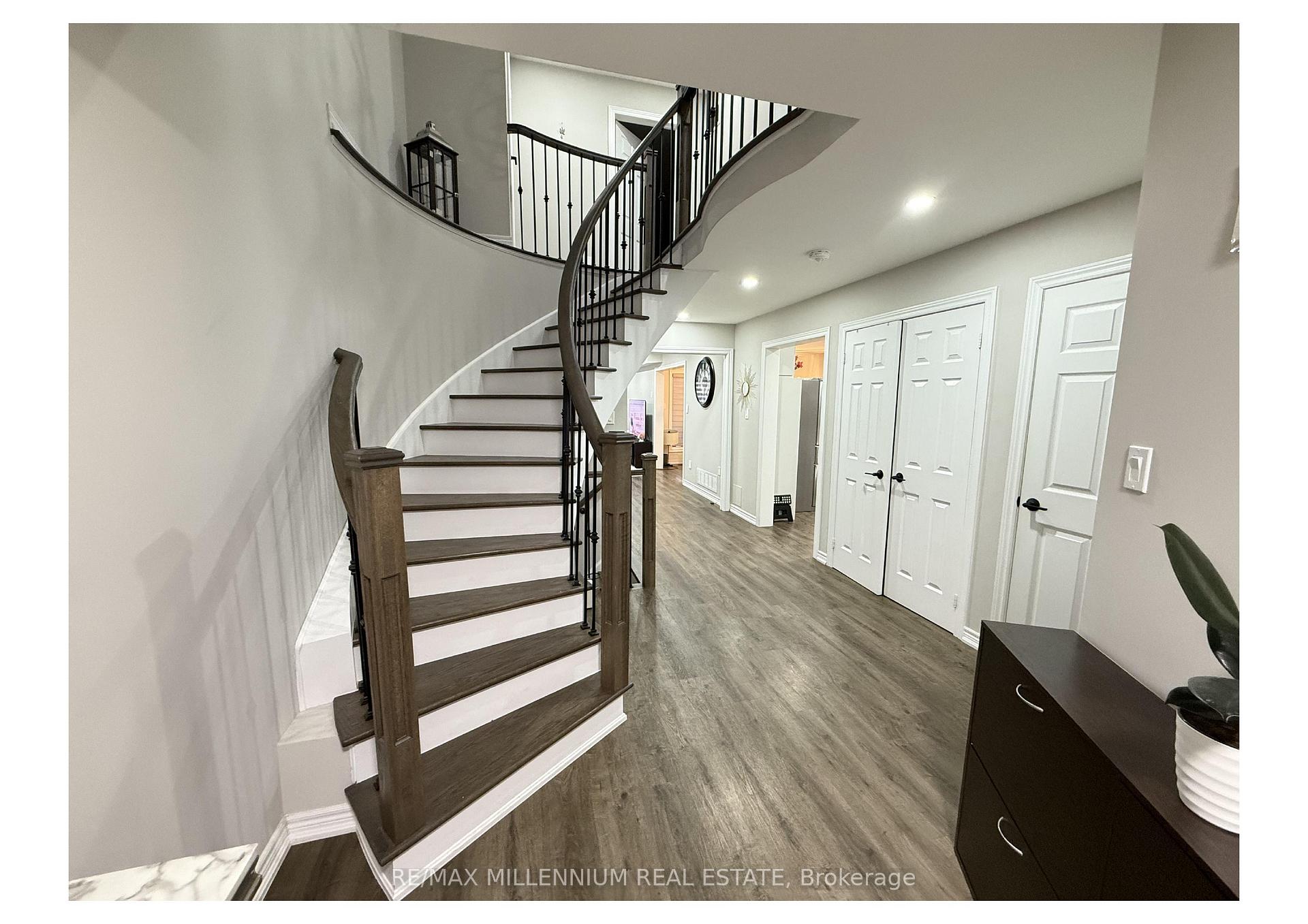 Photo 17 of 77 Emily Carr Crescent, Caledon, Bolton West — HOMEH