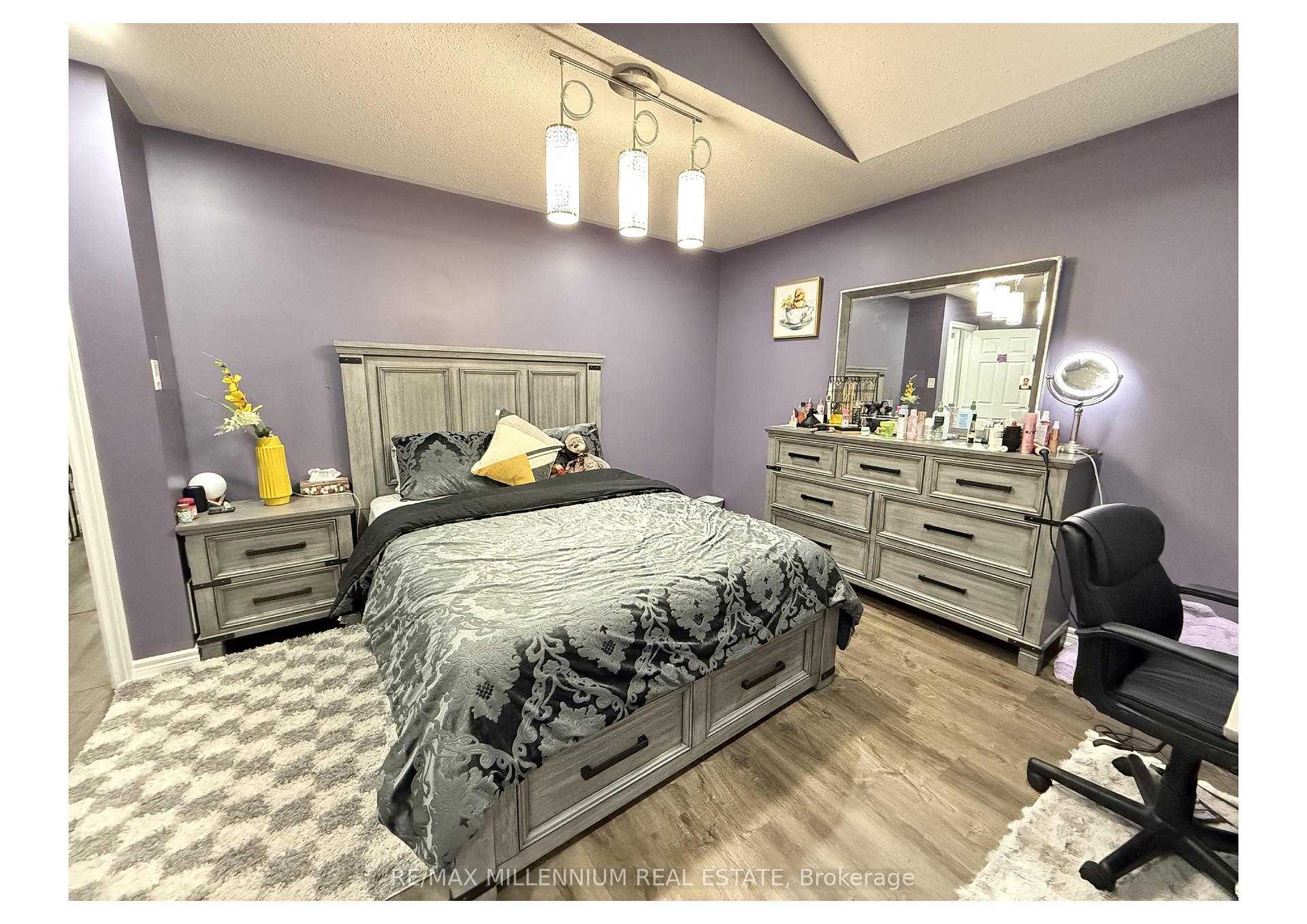 Photo 18 of 77 Emily Carr Crescent, Caledon, Bolton West — HOMEH