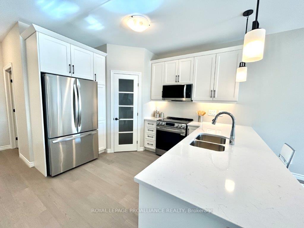 Photo 5 of 118 Athabaska Drive, Belleville, Thurlow Ward — HOMEH