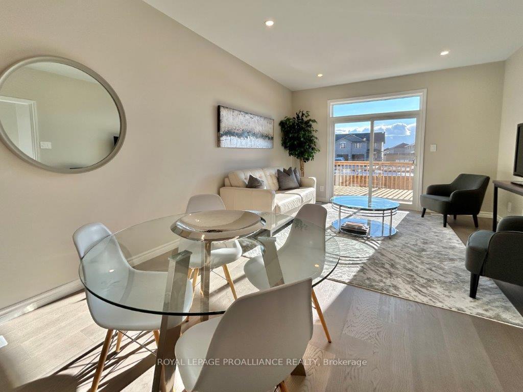 Photo 8 of 118 Athabaska Drive, Belleville, Thurlow Ward — HOMEH