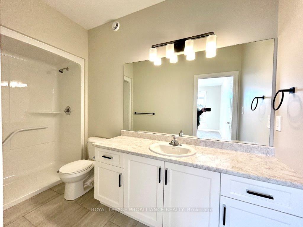 Photo 12 of 118 Athabaska Drive, Belleville, Thurlow Ward — HOMEH