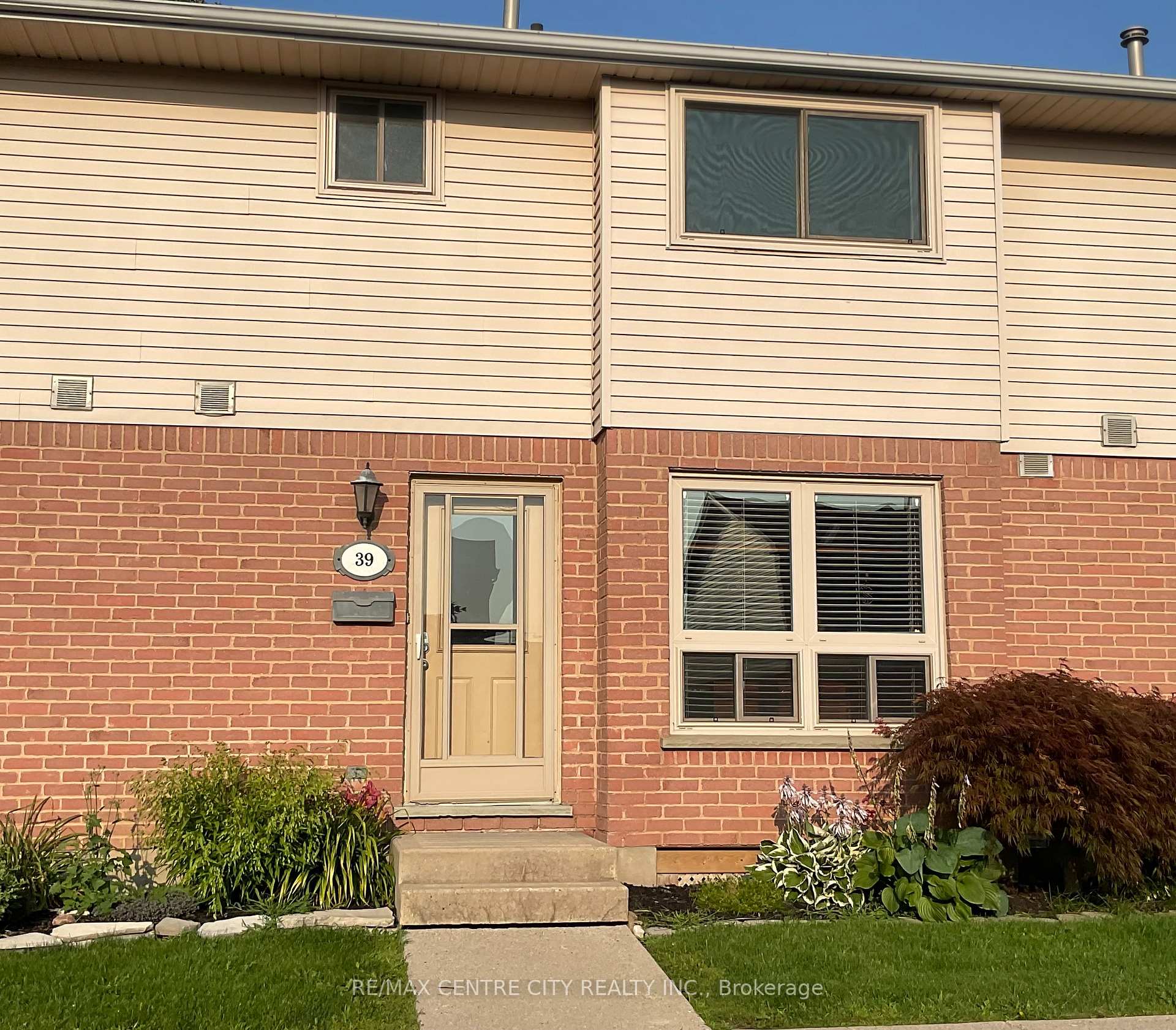Front of Unit 39, 89 Highview Avenue
