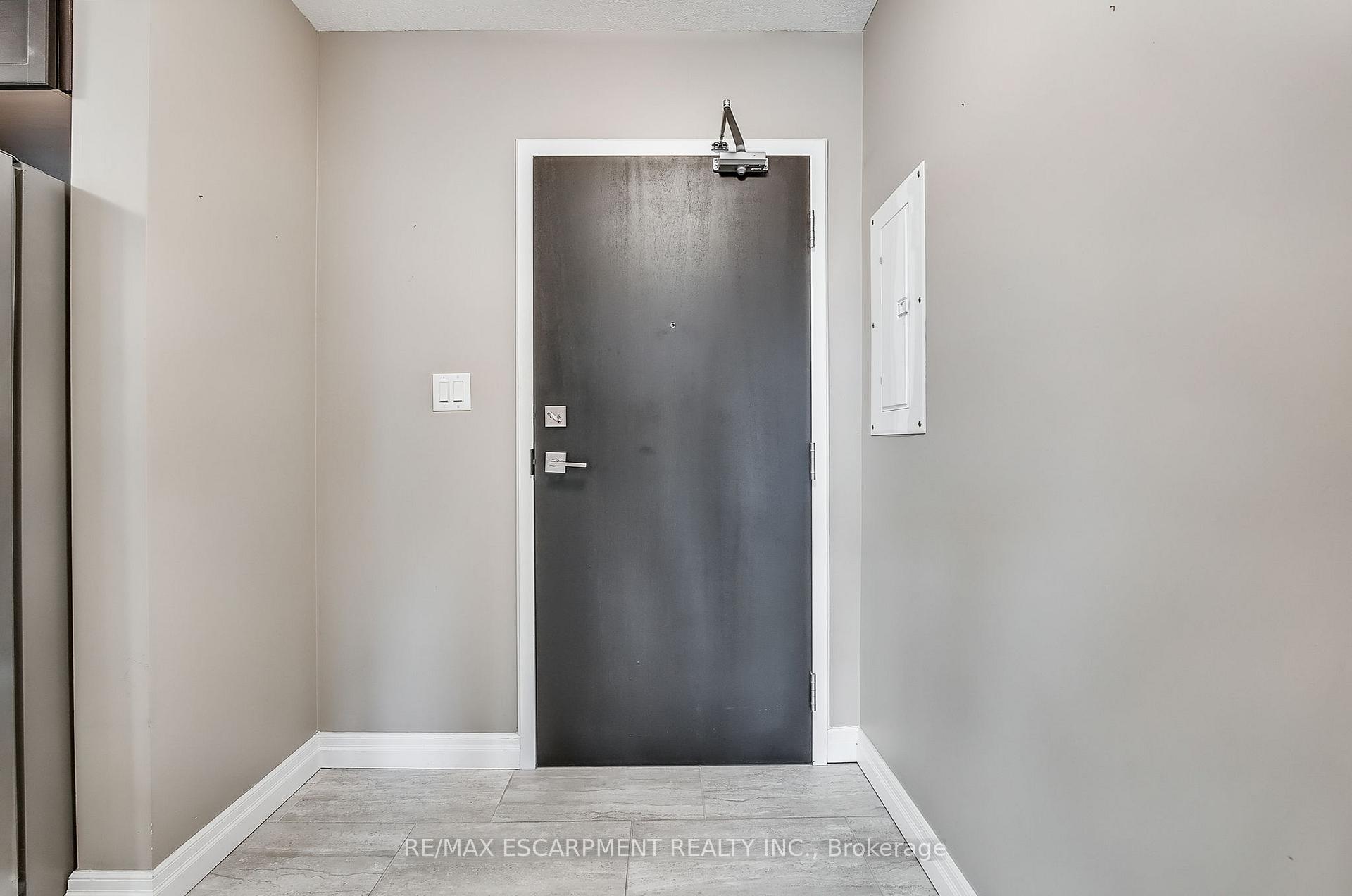 Photo 2 of Unit 208, 170 Rockhaven Lane, Hamilton, Waterdown — HOMEH