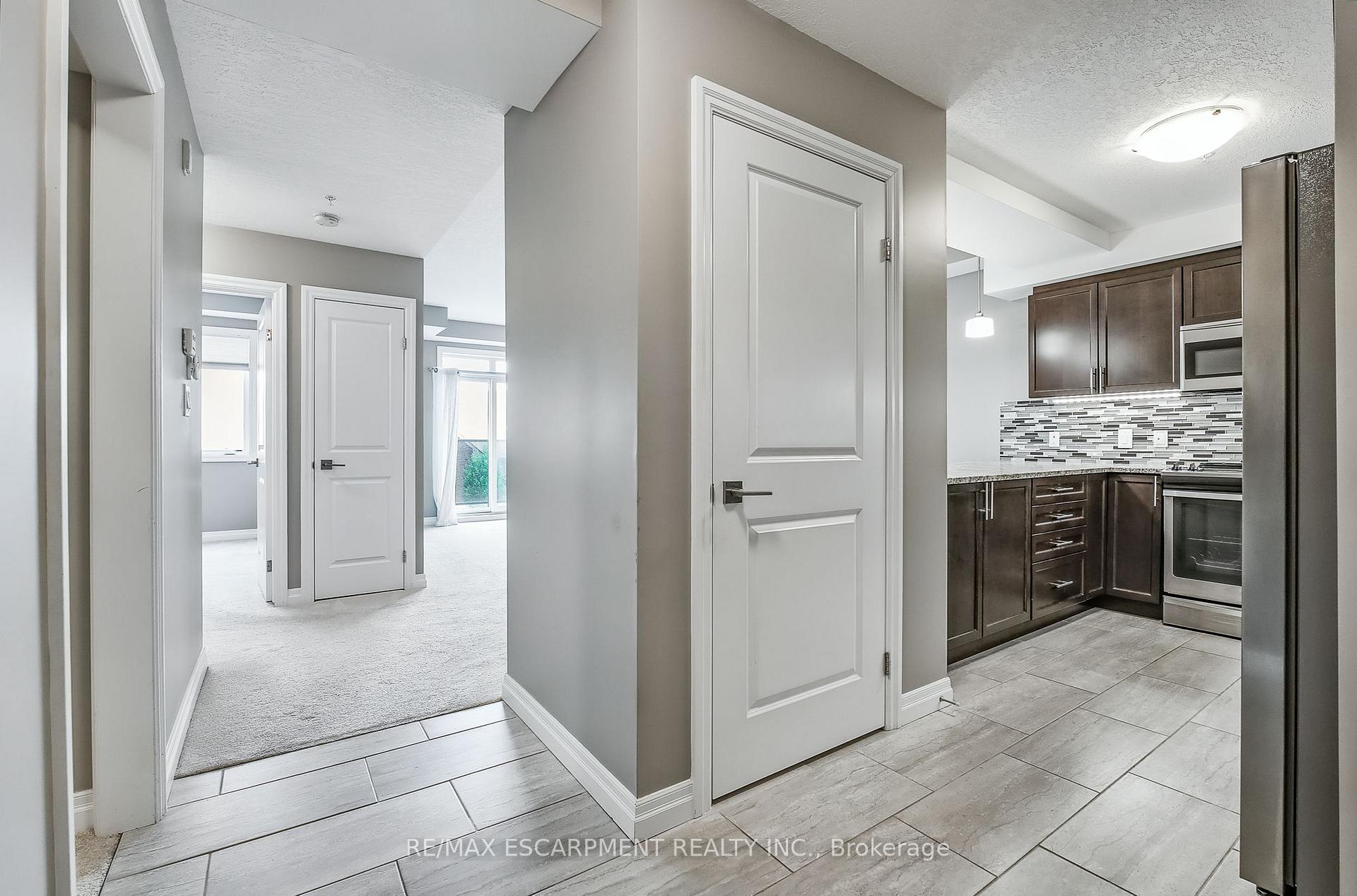 Photo 5 of Unit 208, 170 Rockhaven Lane, Hamilton, Waterdown — HOMEH