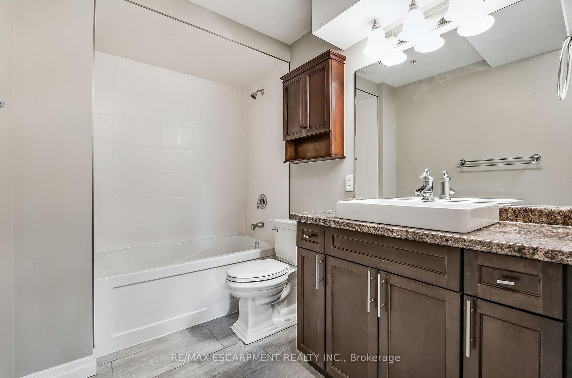 Photo 25 of Unit 208, 170 Rockhaven Lane, Hamilton, Waterdown — HOMEH